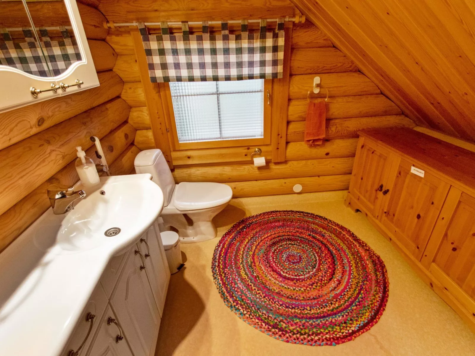 Tievanlaita 10-Inside