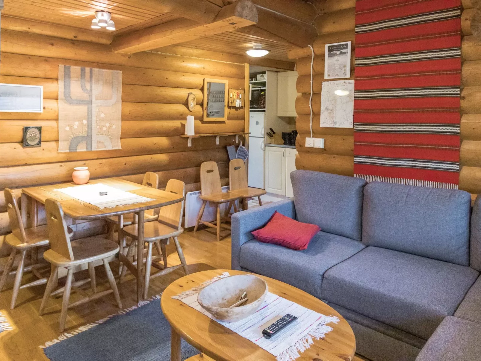 Harpan maja/mesimarja-Drinnen