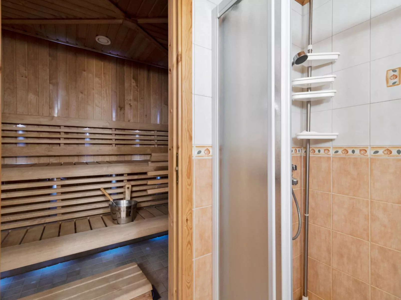 Ylläshuili 2-Drinnen