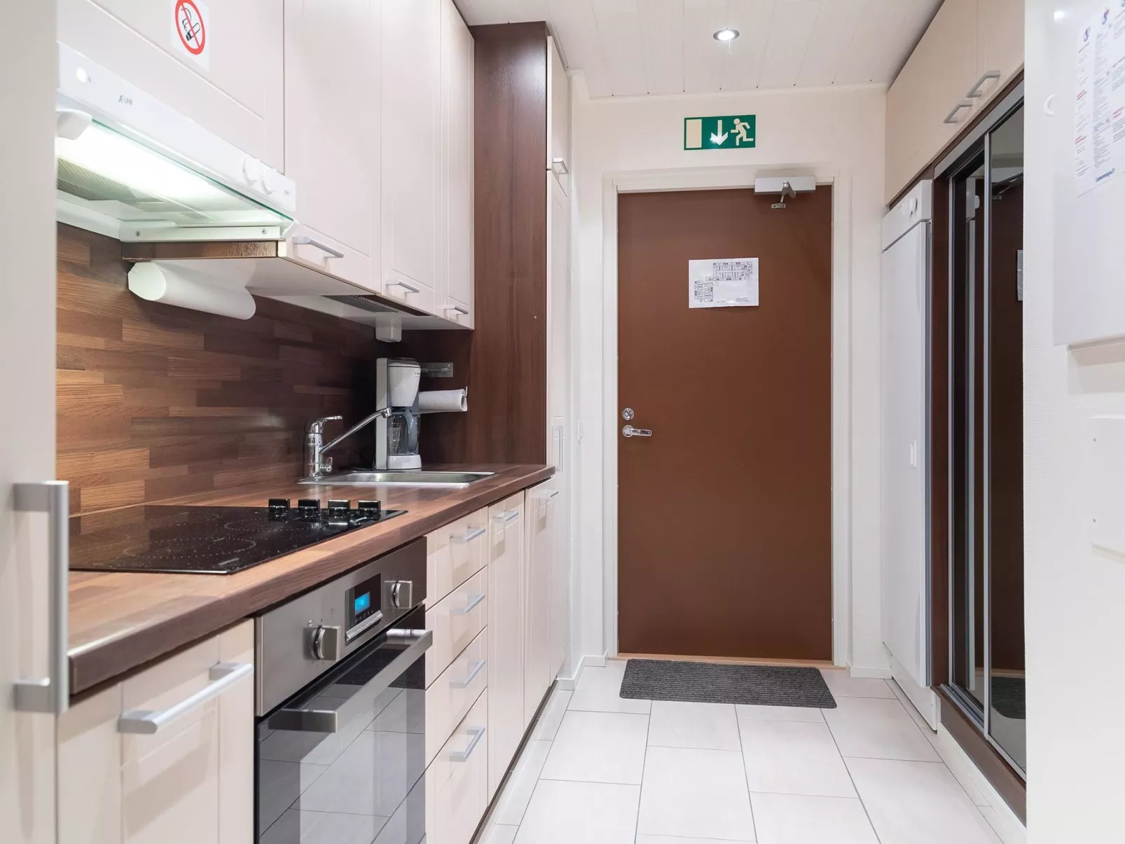 Yllästar 3 as 502-Dedans