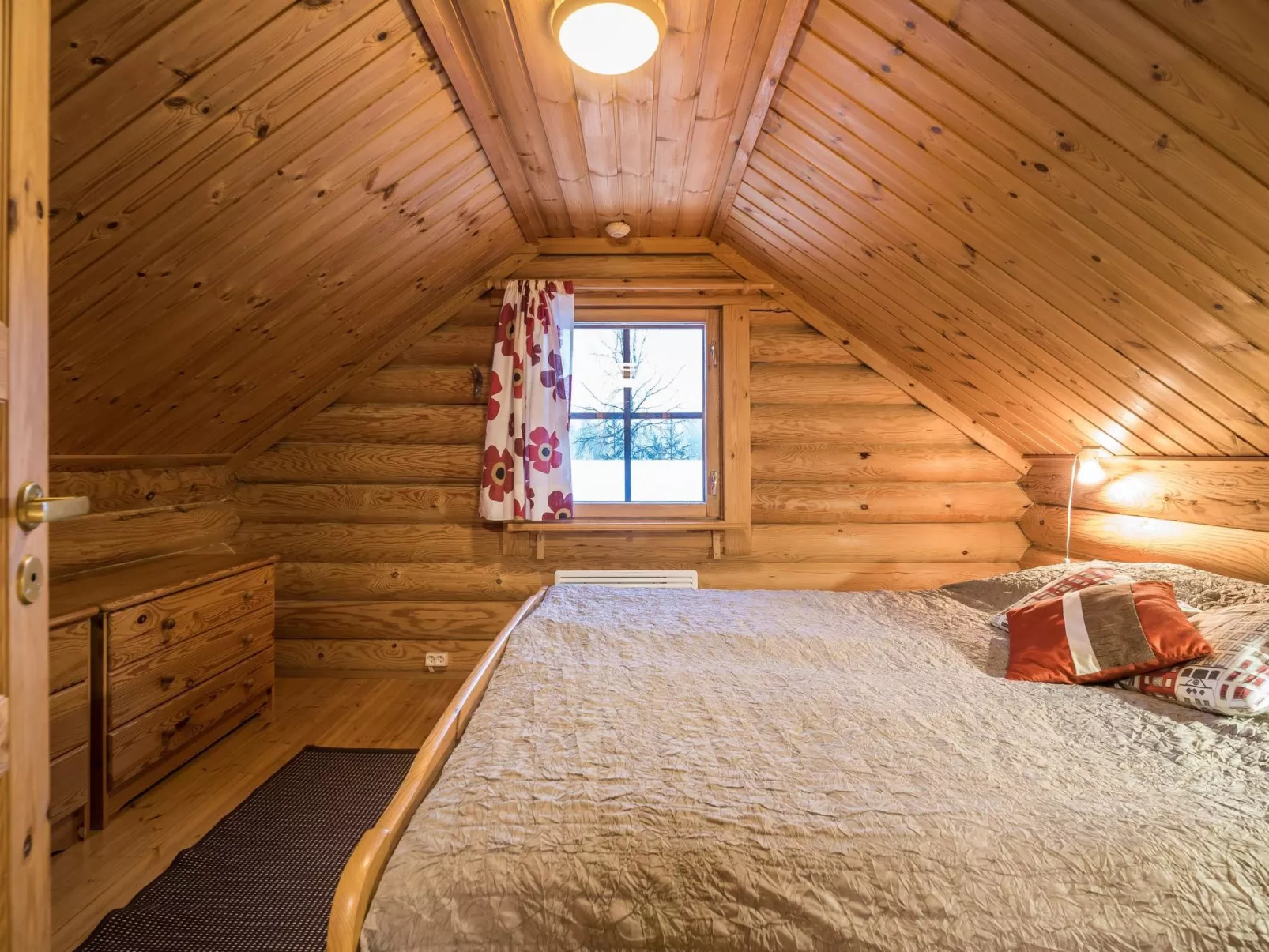 Kuukkelintupa 1-Drinnen