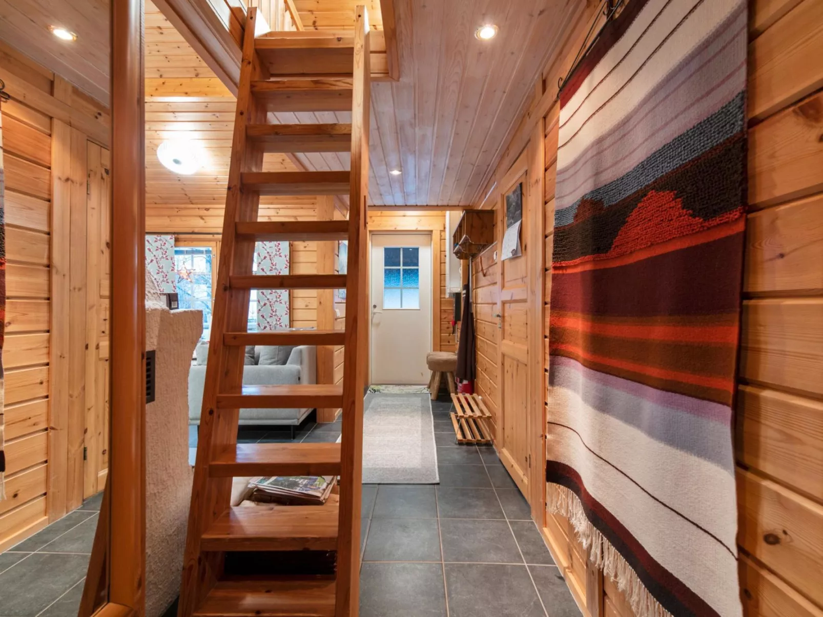 Lomaylläs maja, palovaarankaarre 6 a-Dedans