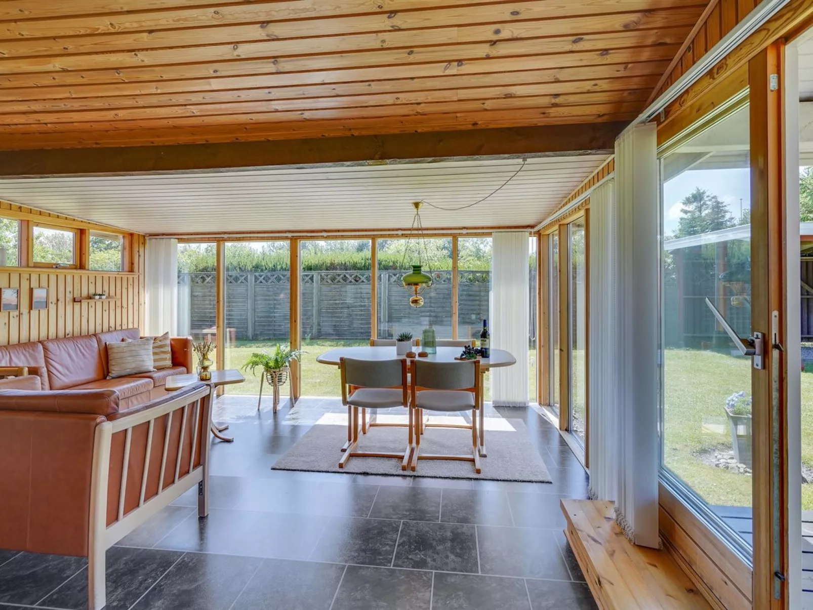 "Kaarle" - 400m to the fjord-Dedans