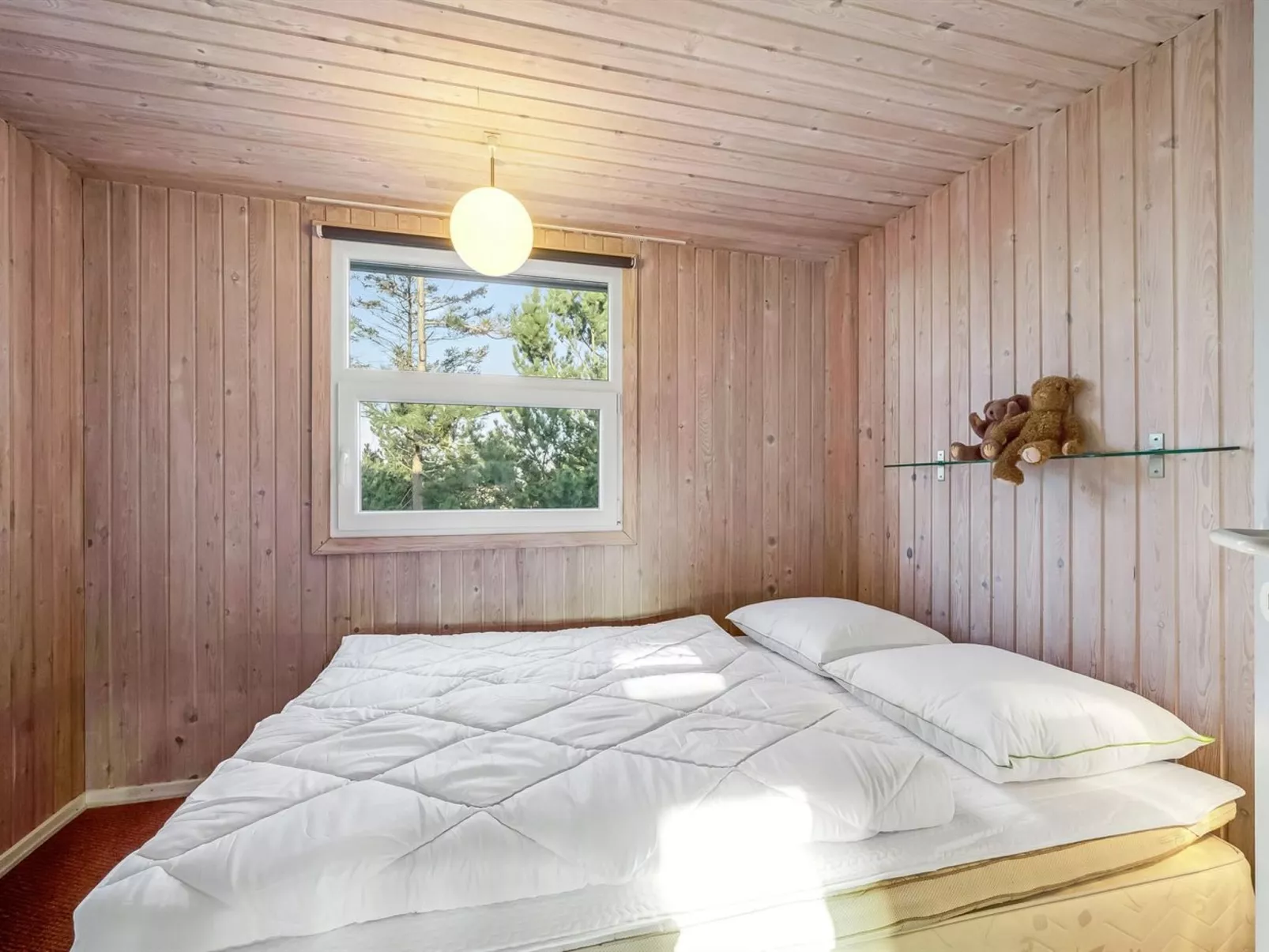 "Elsabet" - 700m to the fjord-Drinnen