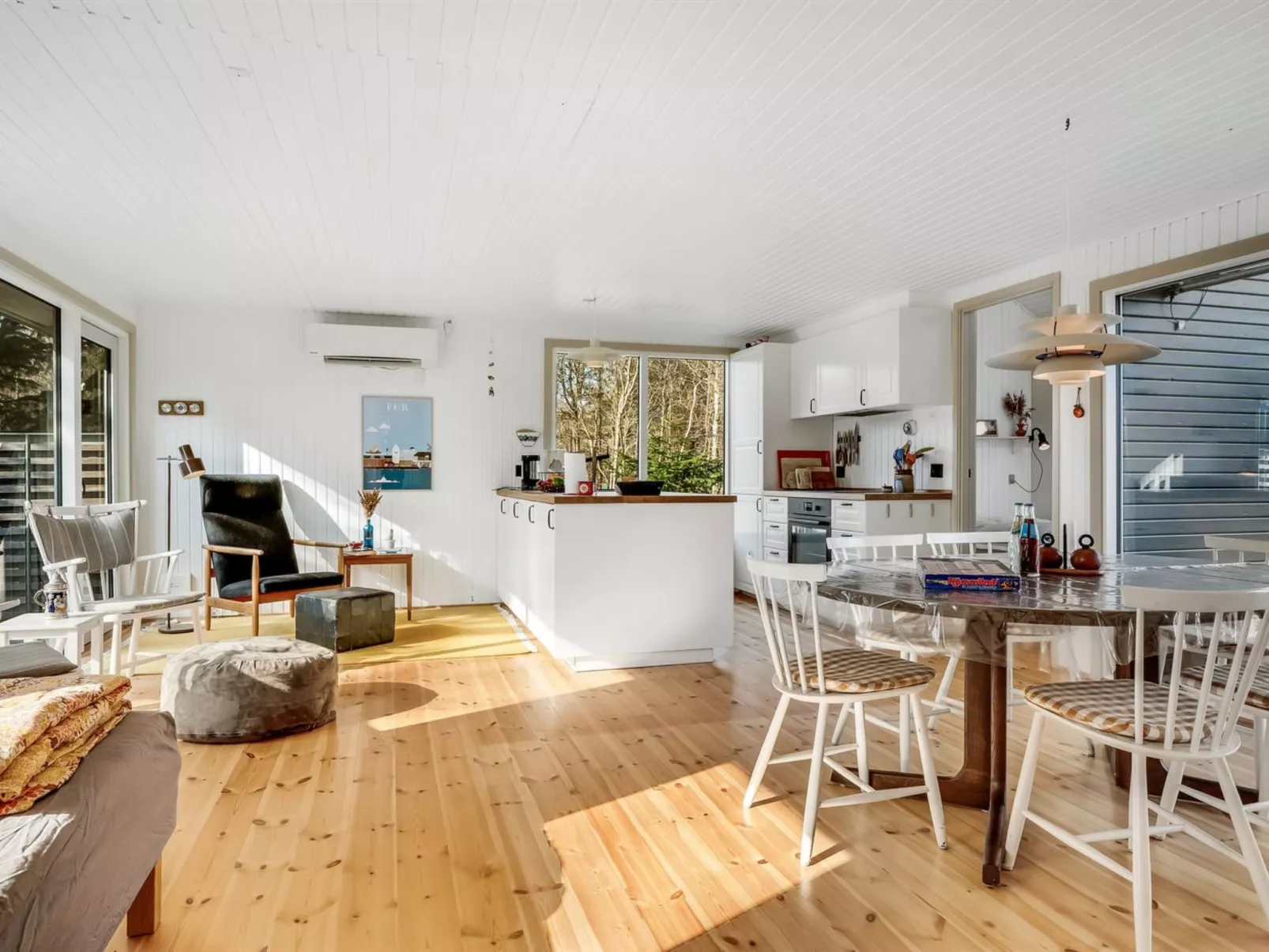 "Elisabete" - 200m to the fjord-Inside