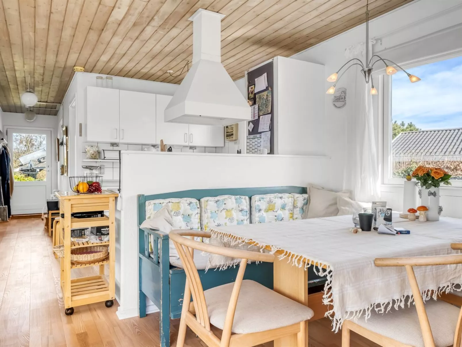 "Bara" -  from the sea-Drinnen