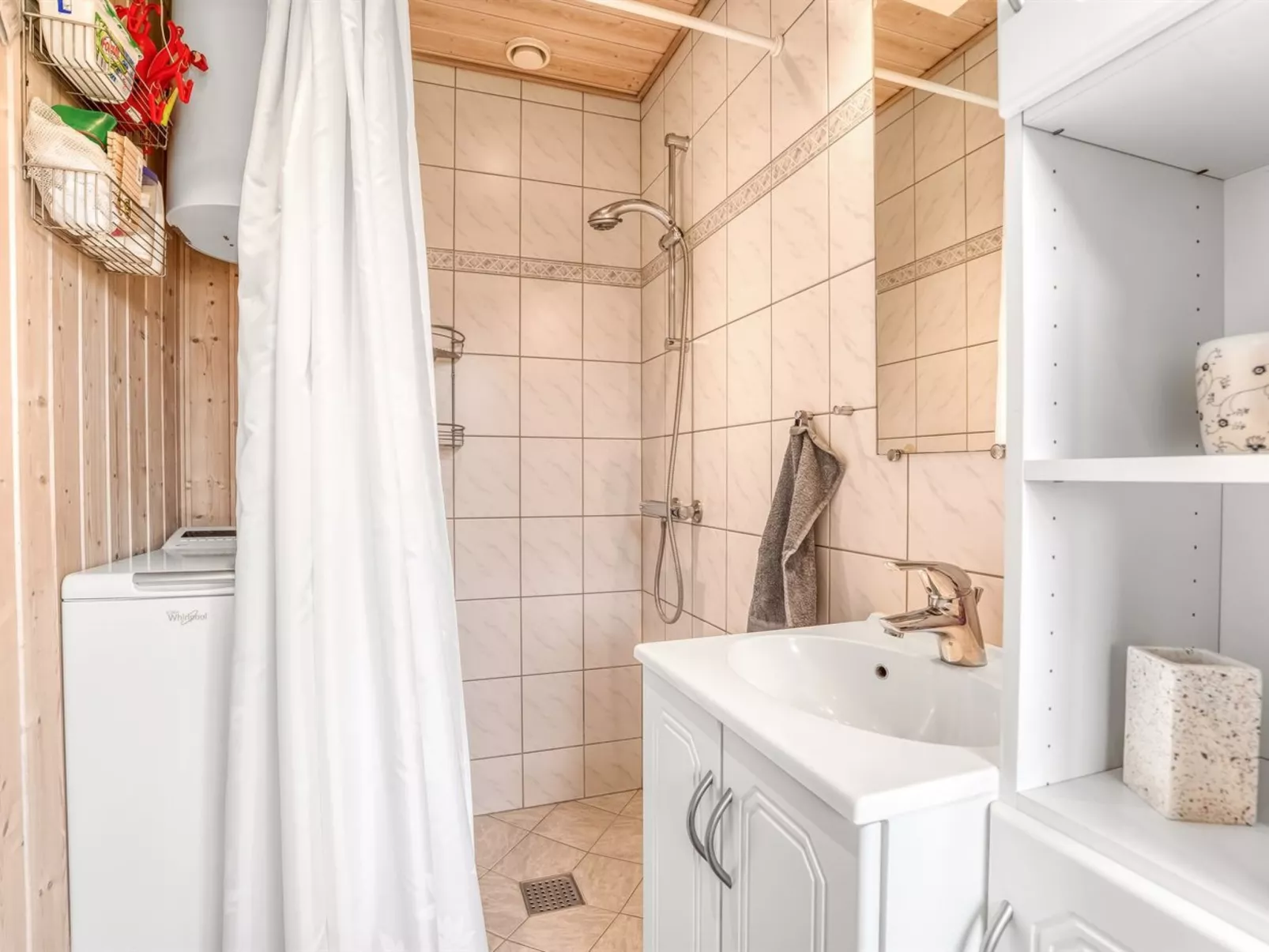 "Thorir" - 500m from the sea-Inside