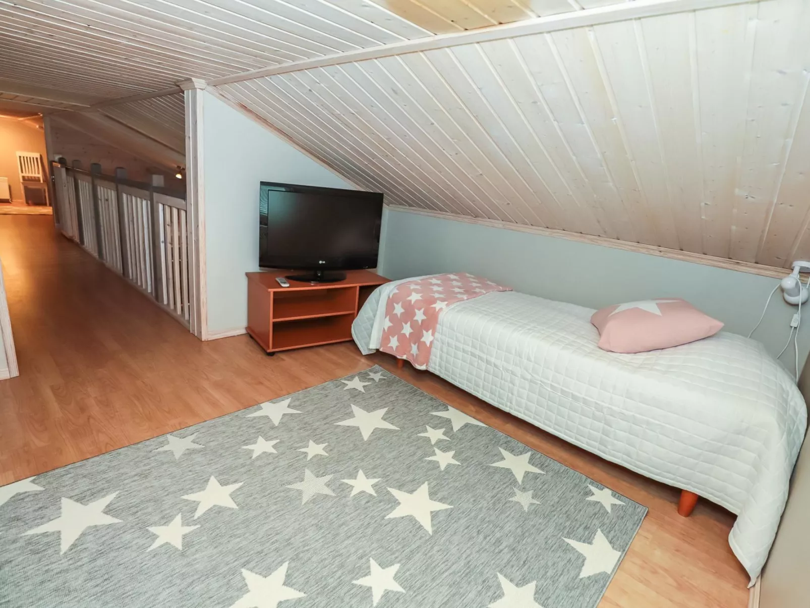 Rukan taikavuosselin helmi 8 b-Inside