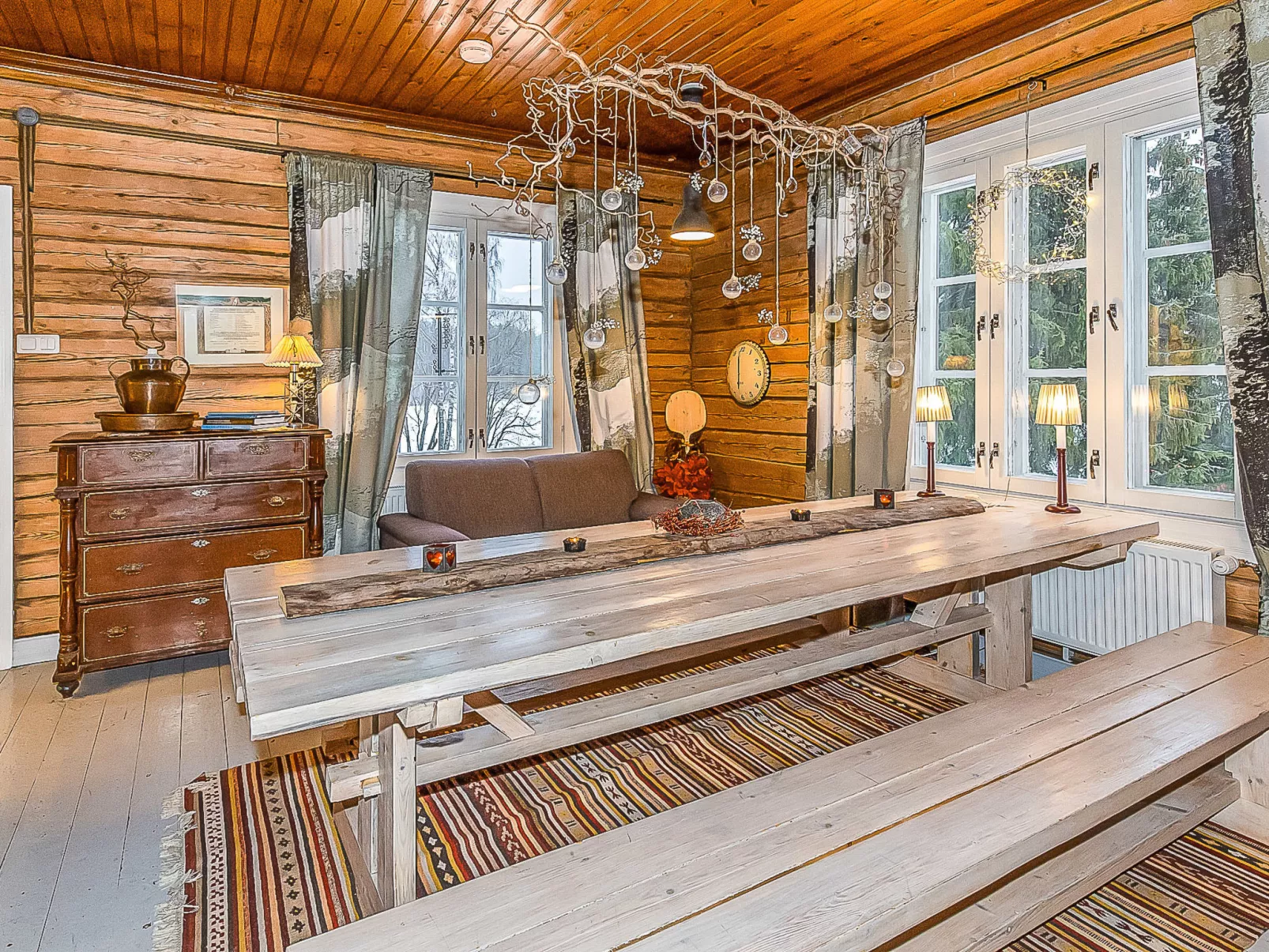 Päätalo, mökkilomat ja perhejuhlat-Dedans