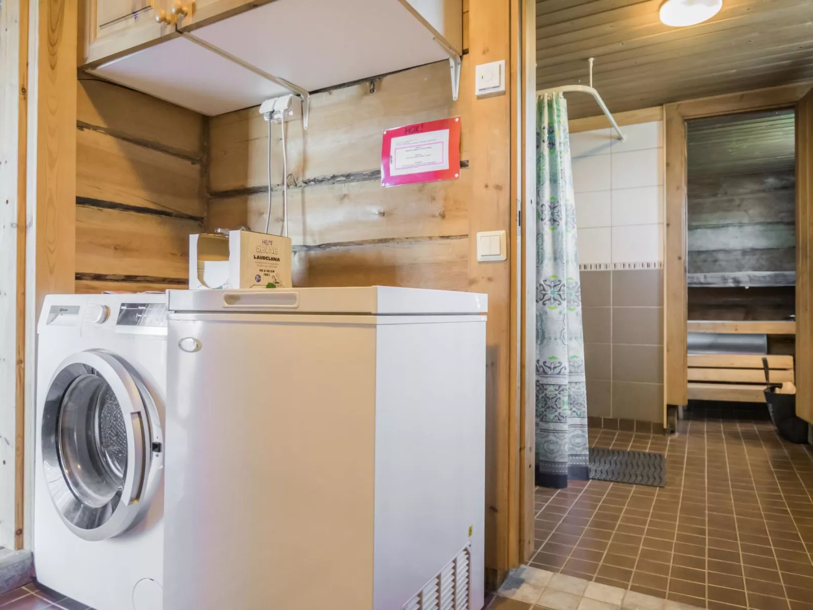 Karjalan kelohuvila-Drinnen