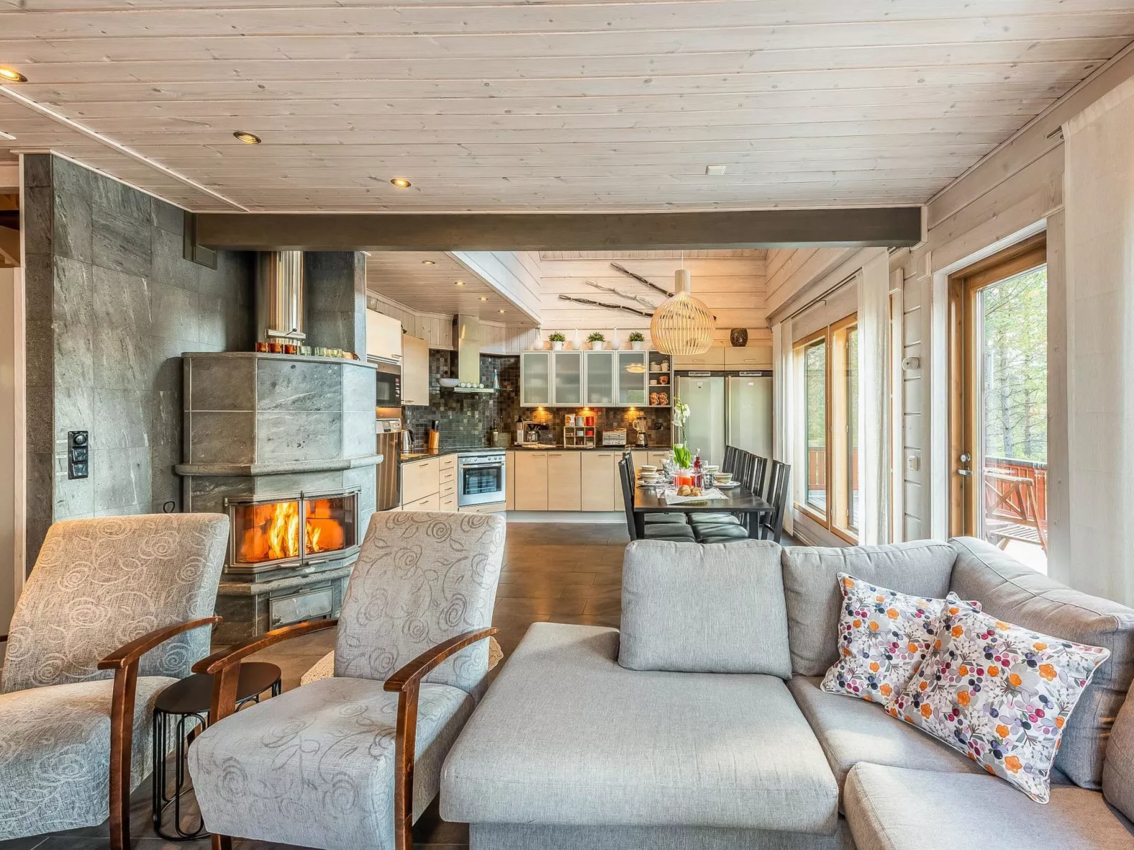 Lapinukonkäännös-Dedans