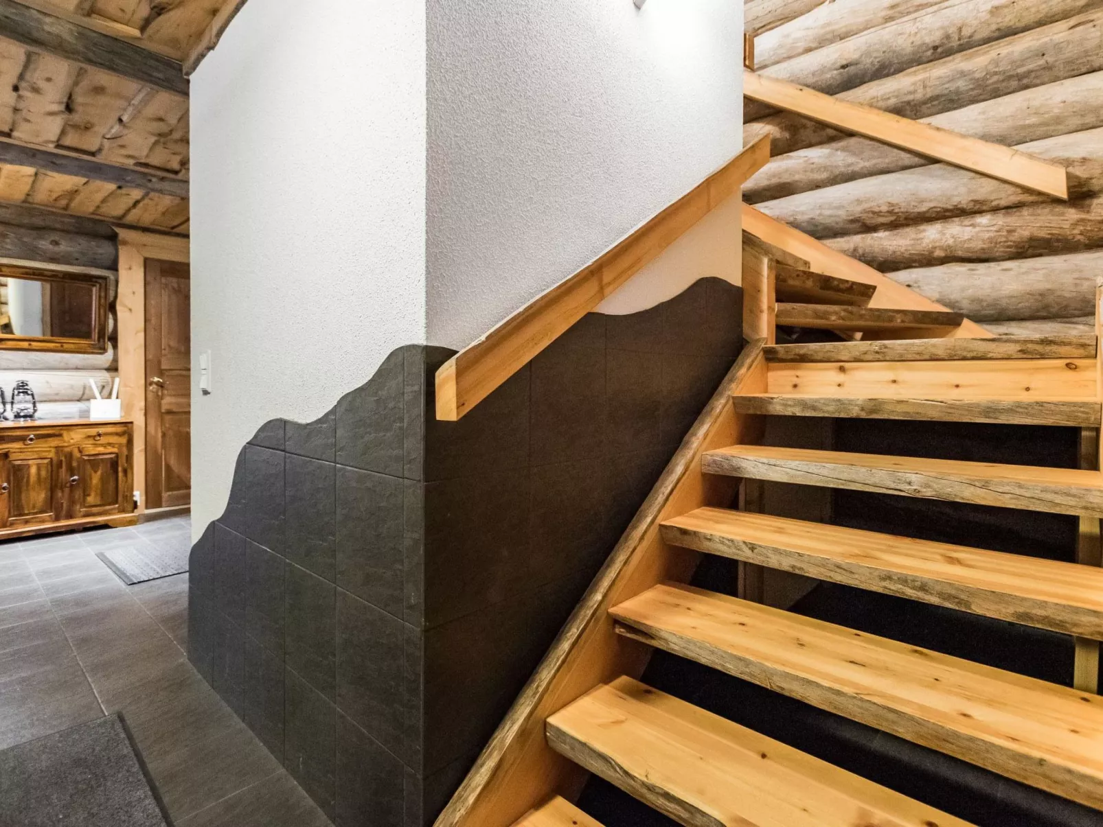 Eräkorven kelotupa-Dedans