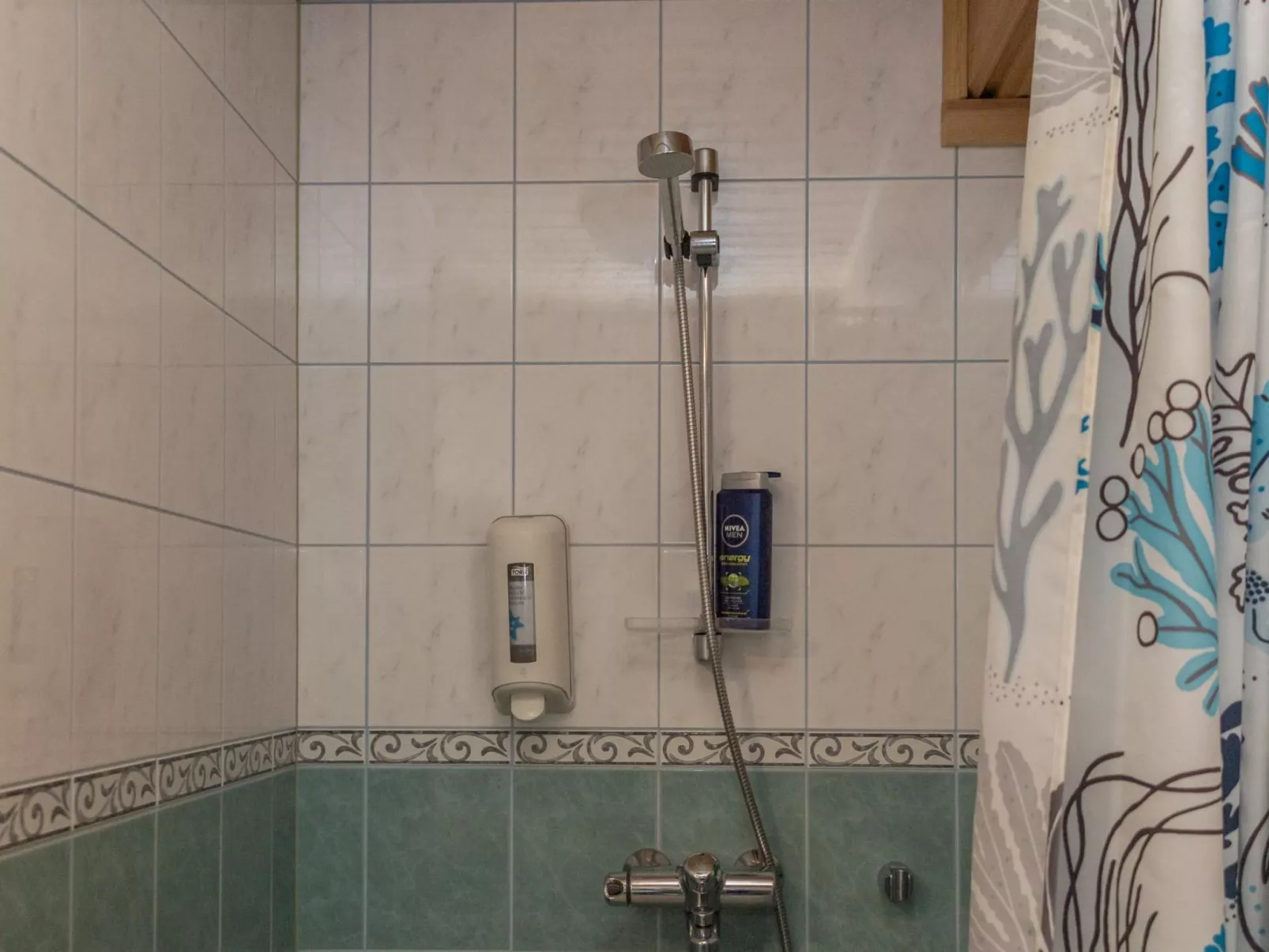 Peiponpesä b-Dedans