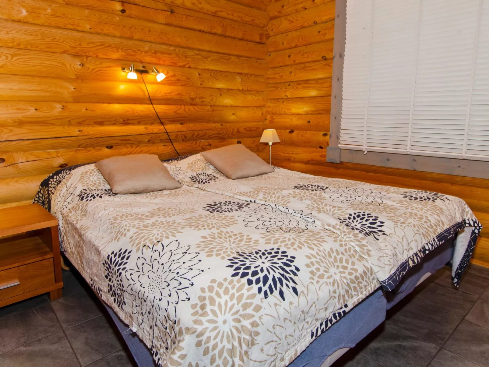 Amero purnu 3-Dedans