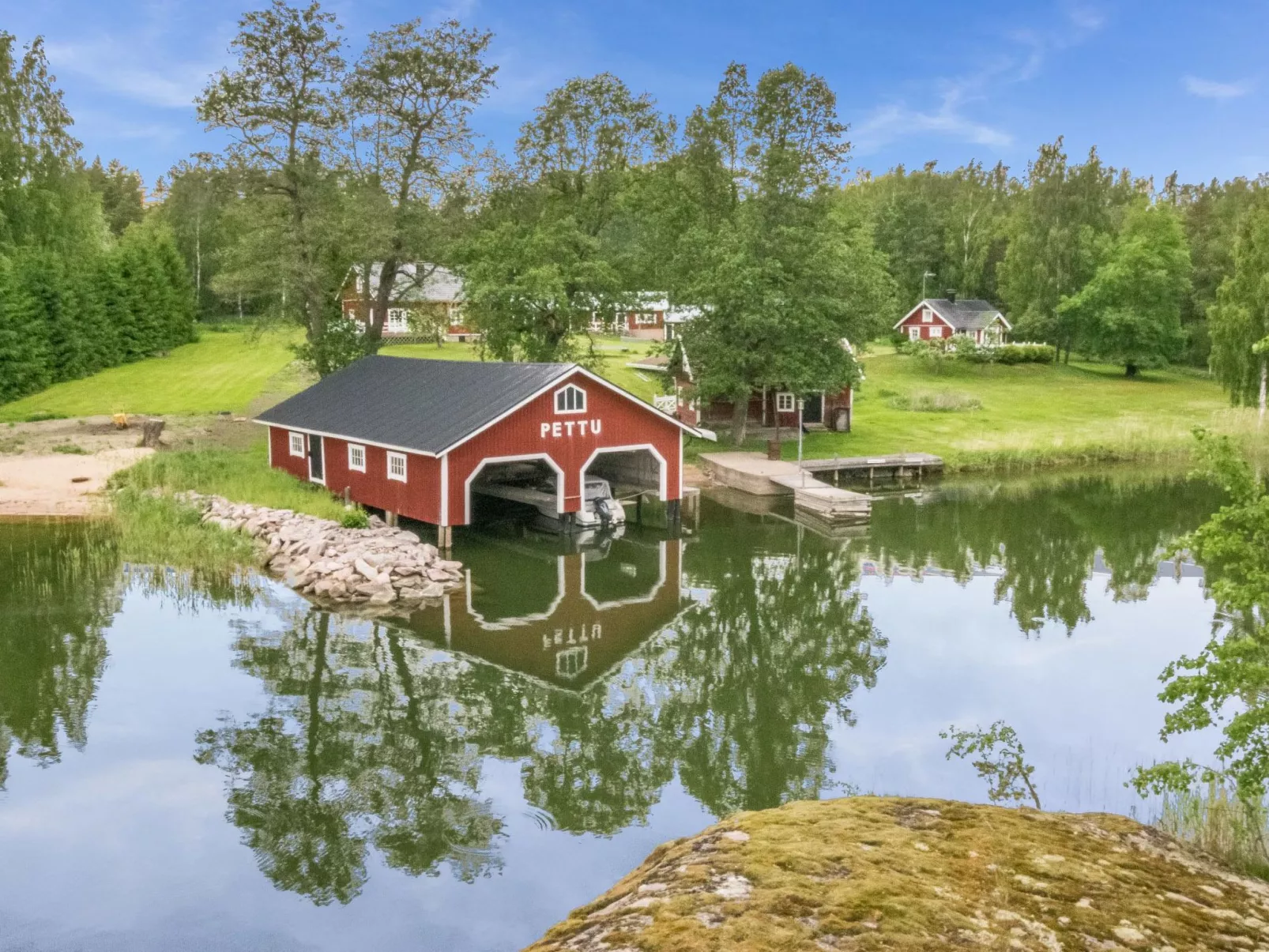 Lilla nennebo-Dedans