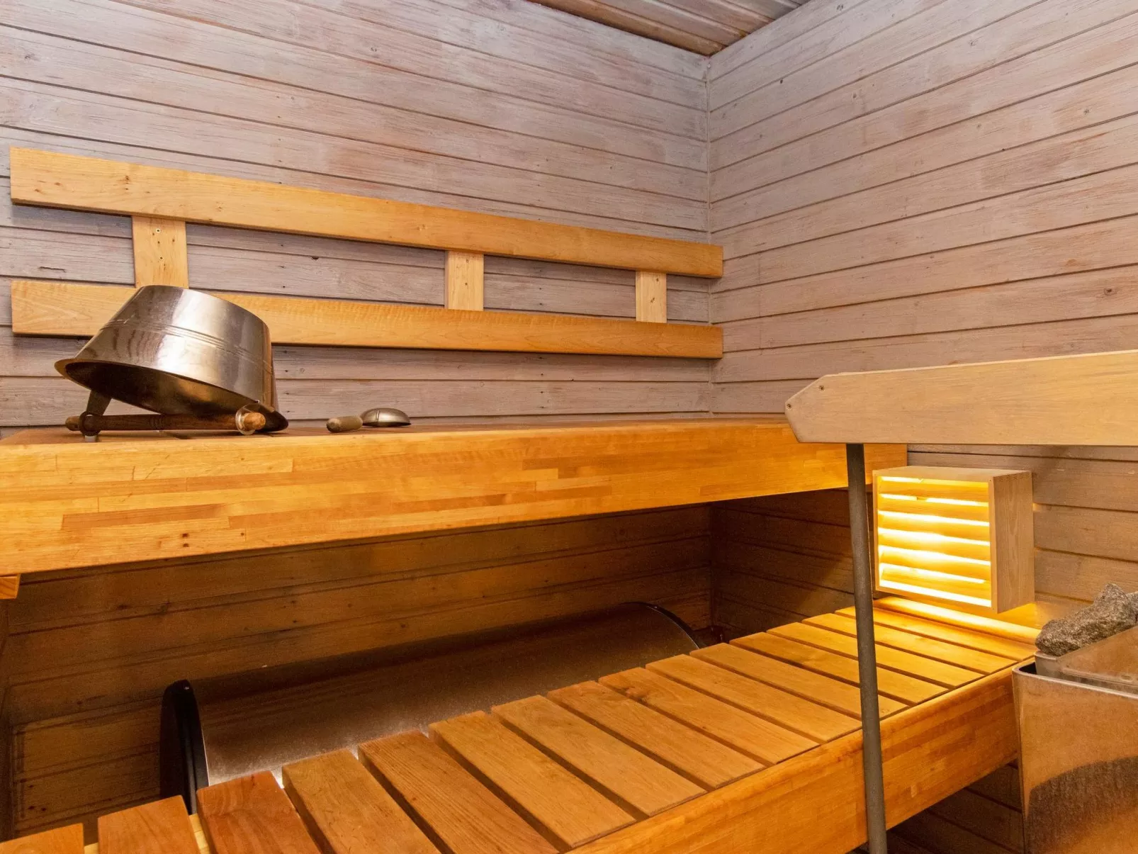 Hallantytär a2 paritalo-Drinnen