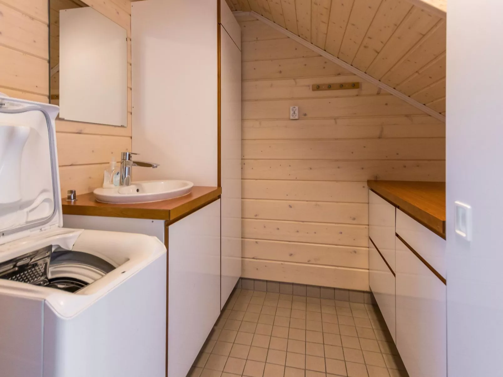 Hallan karhu b, paritalo-Inside