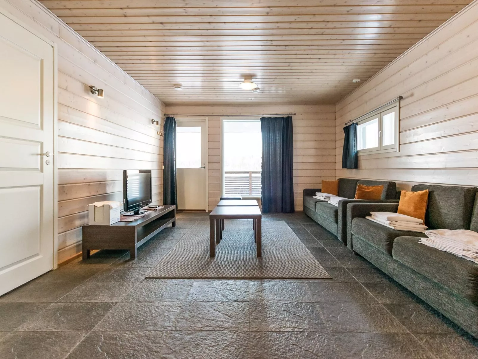 Hallan karhu c, paritalo-Dedans