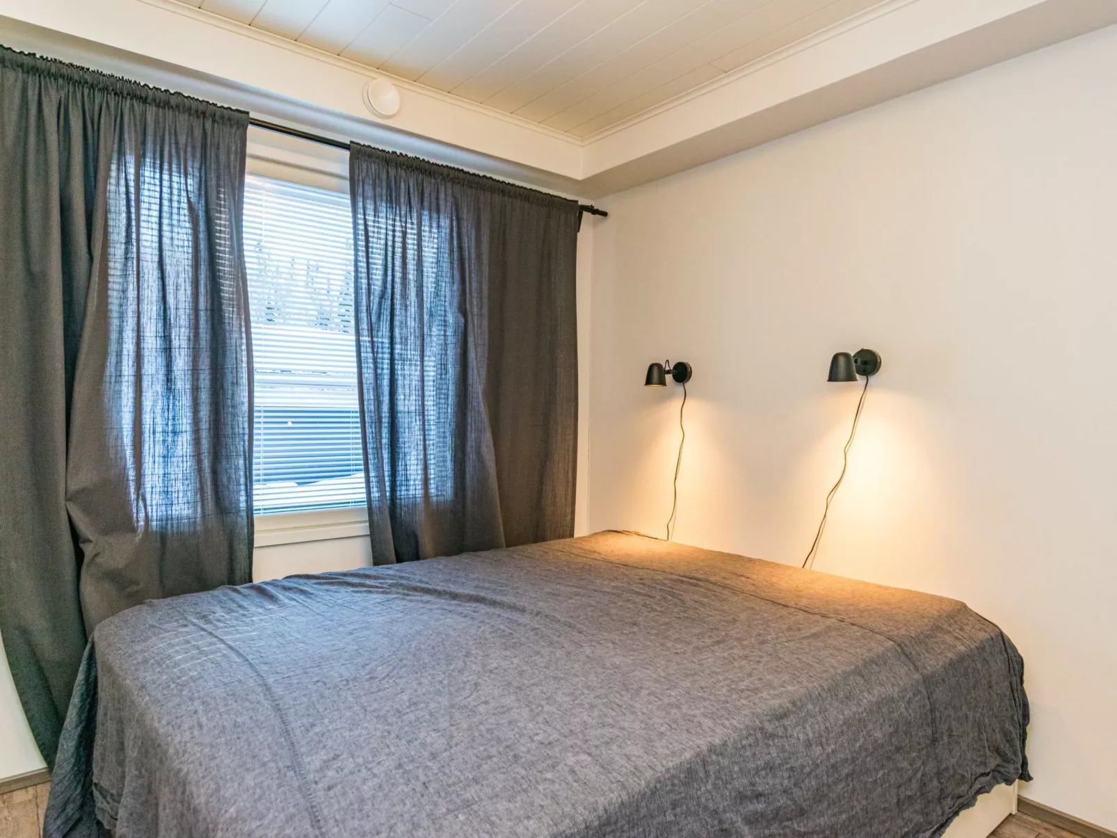 Skivillas 78 ukkohalla (1)-Dedans