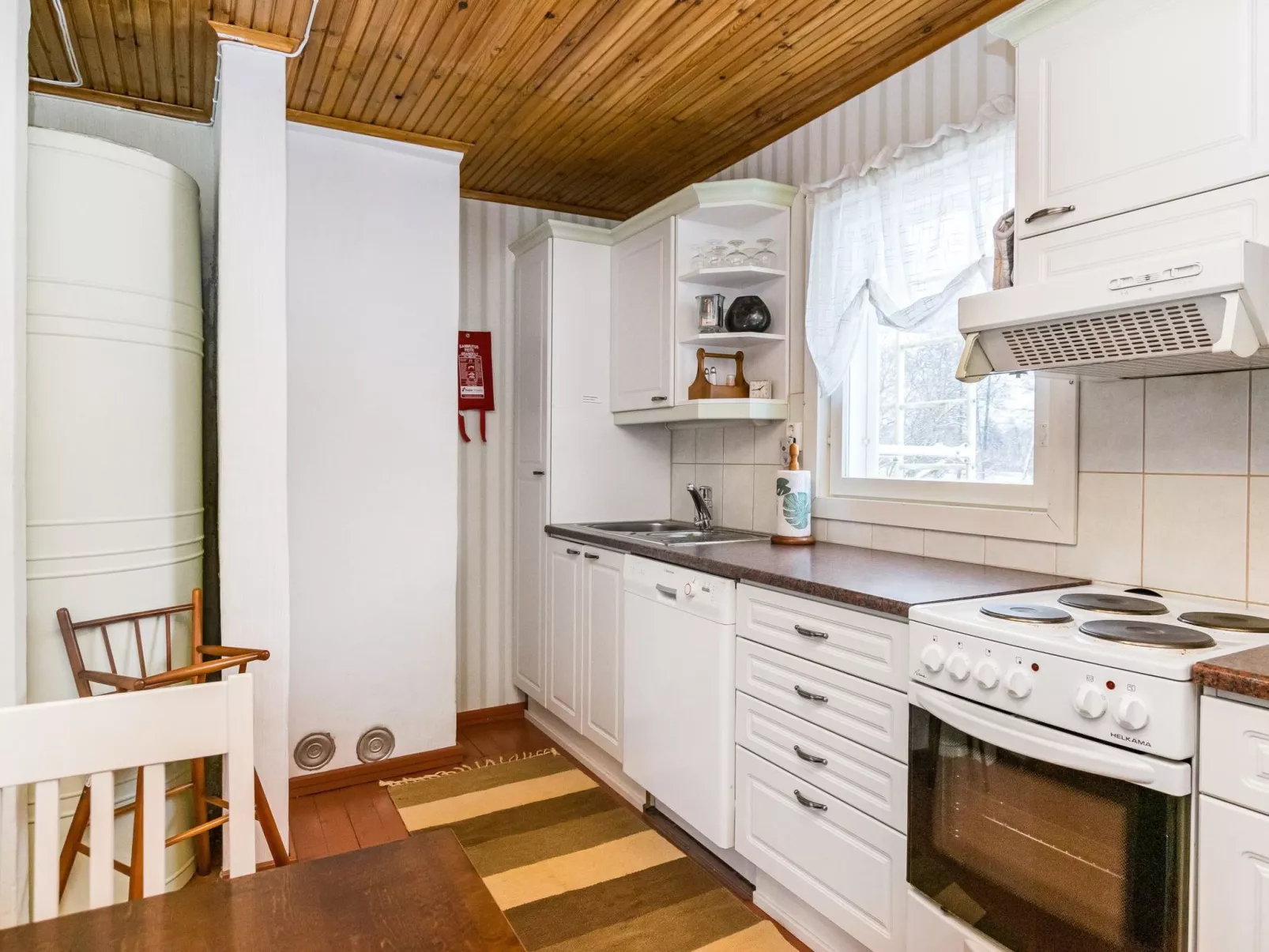 Wanha karminranta-Inside