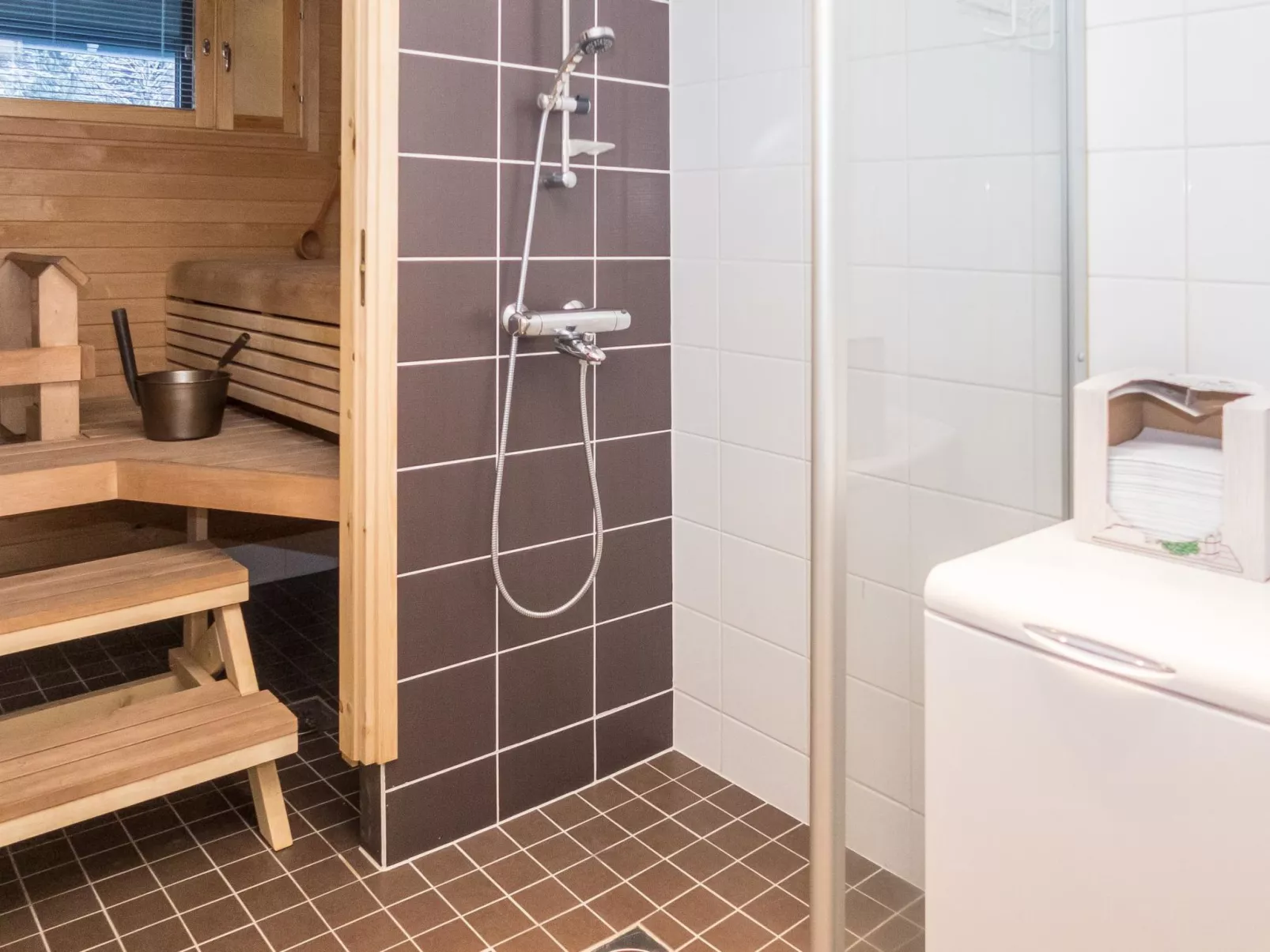 Rukan salmenhovi-Dedans