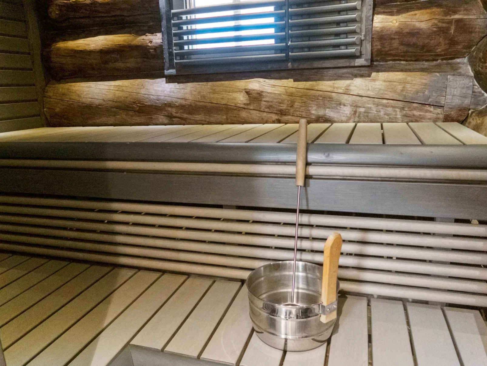 Agenttimajat 1-Dedans