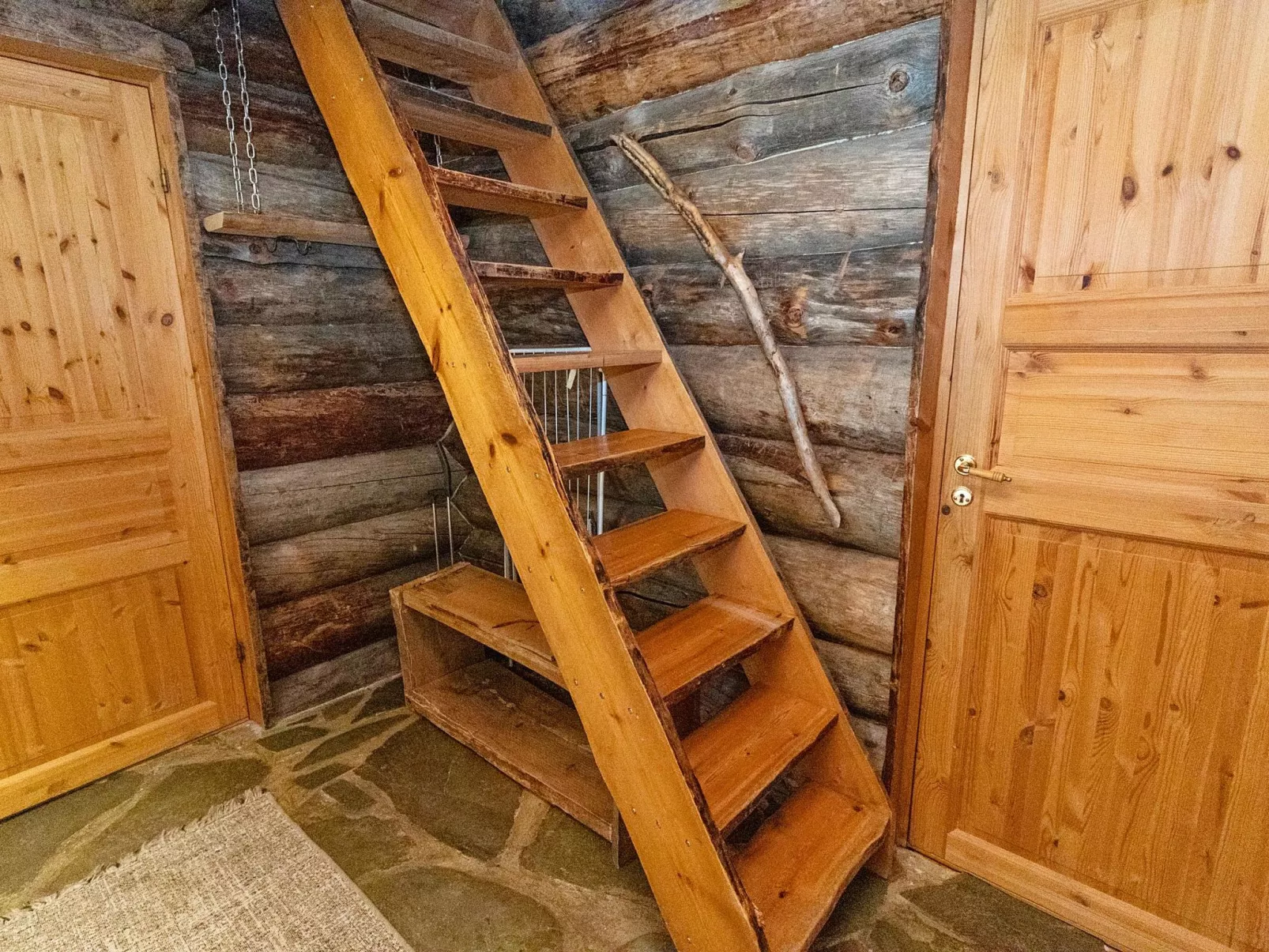 Agenttimajat 2-Dedans