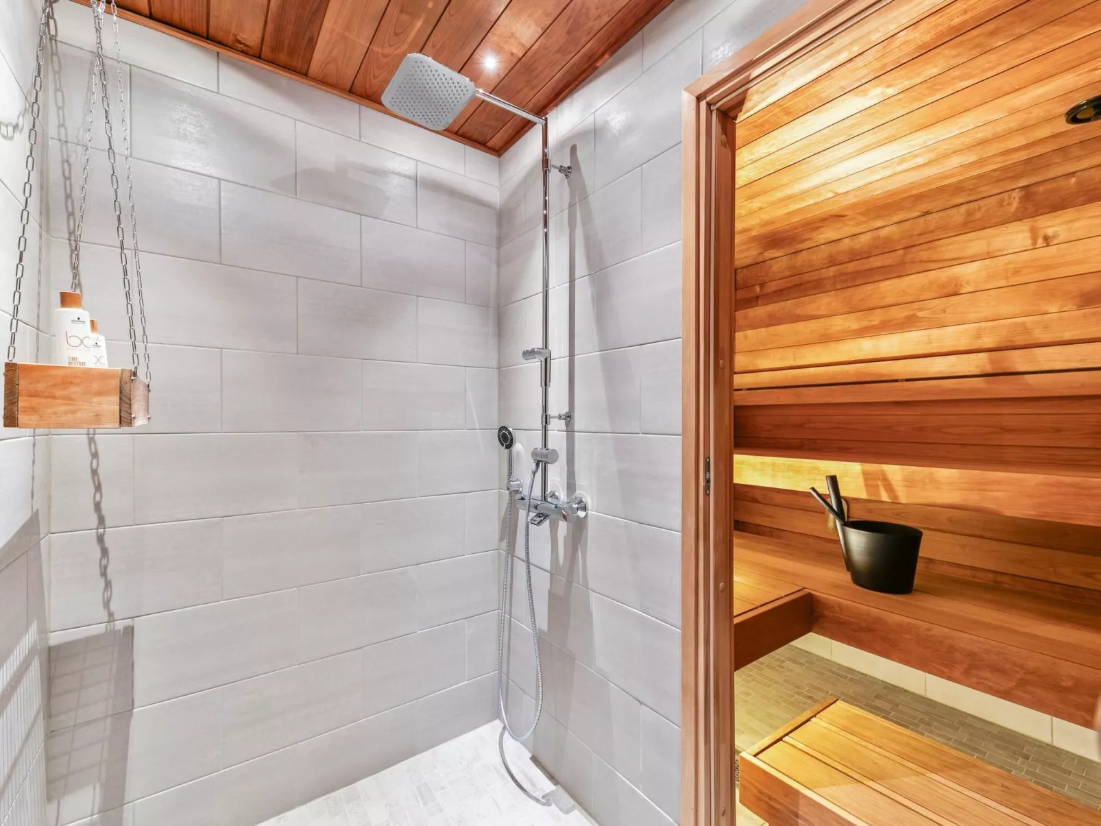 Levin hetki b-Drinnen