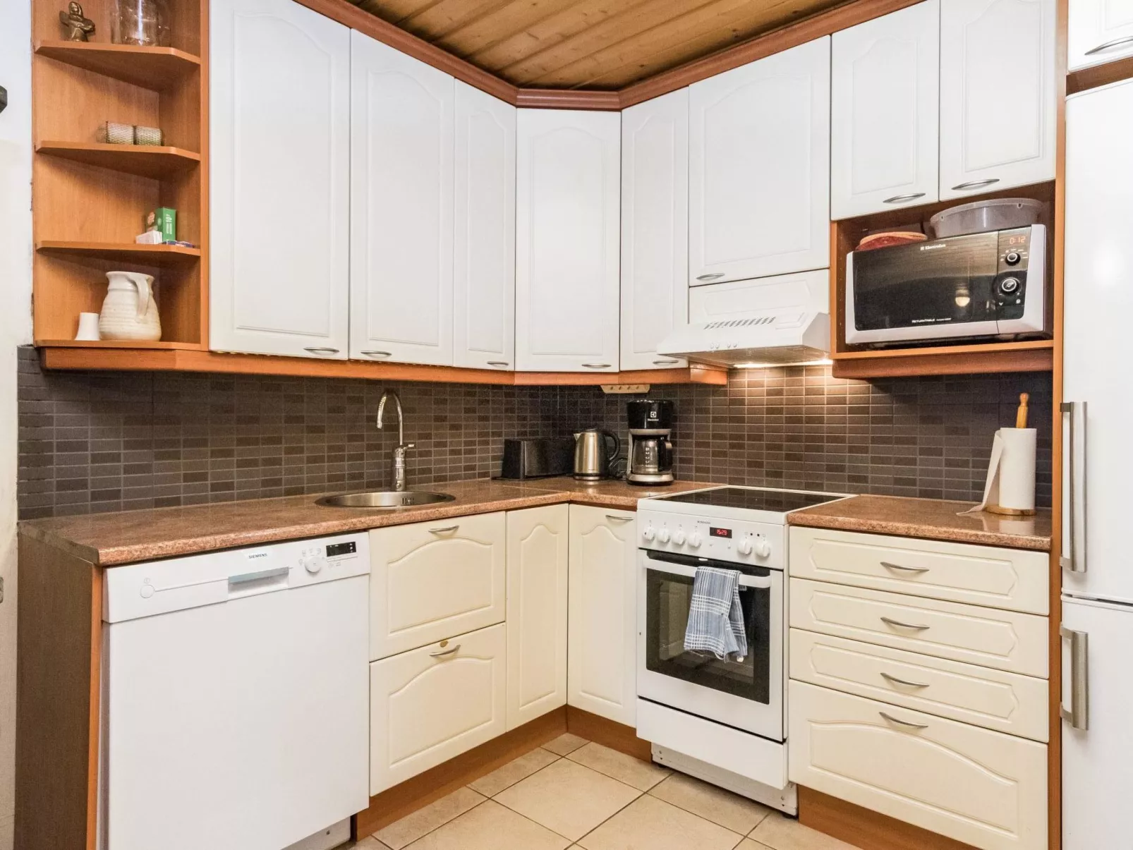 Aurinkopaikka-Dedans