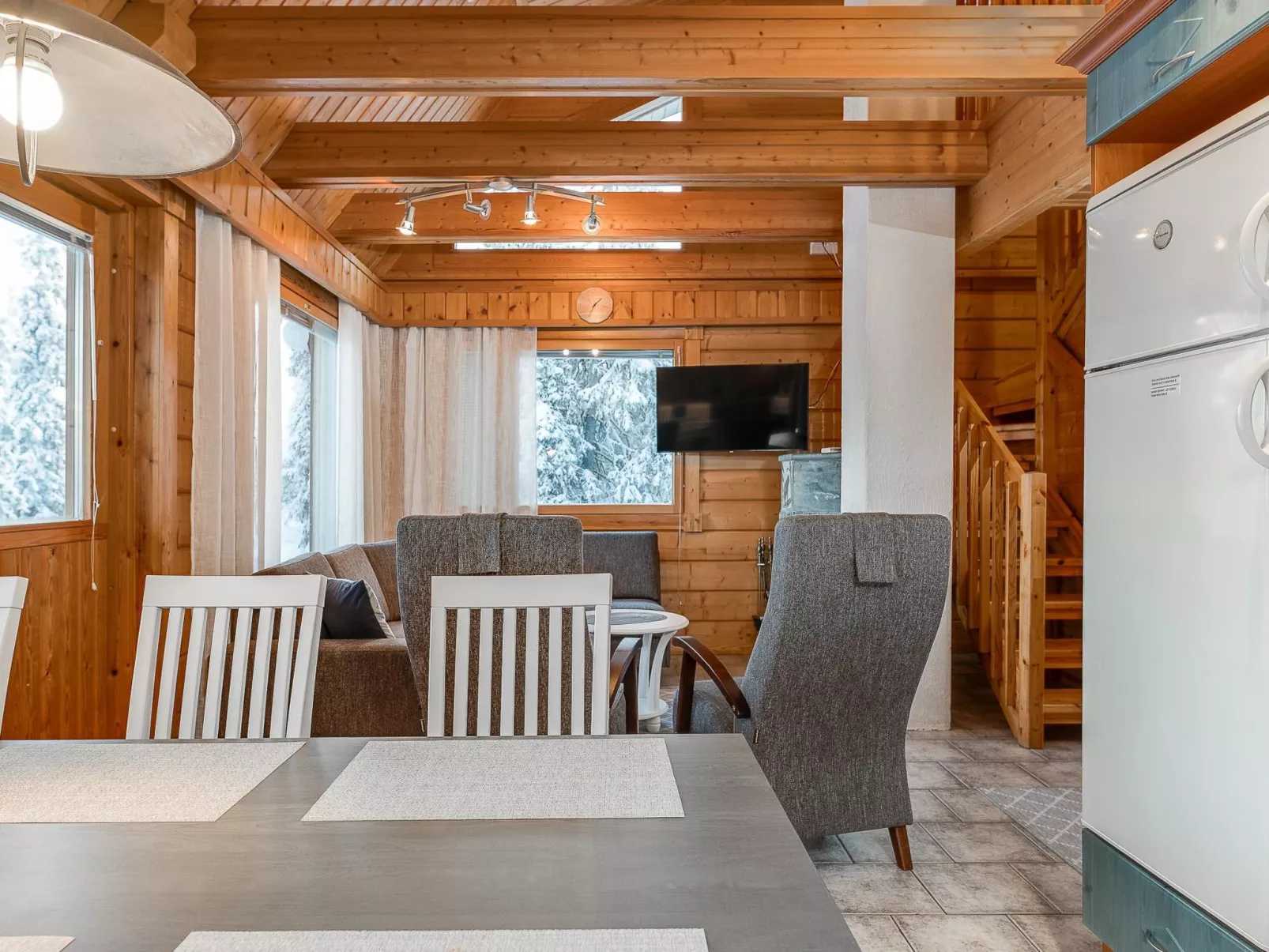 Kinostupa 2a (15-16)-Inside