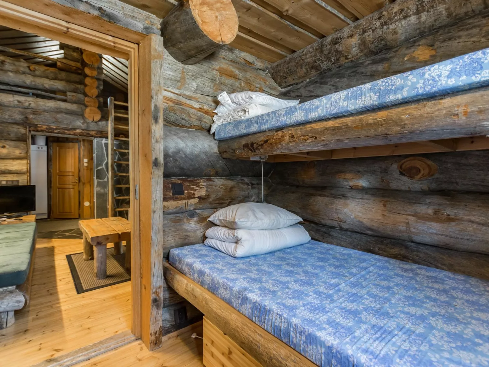 Seitsemän savua 3-Drinnen