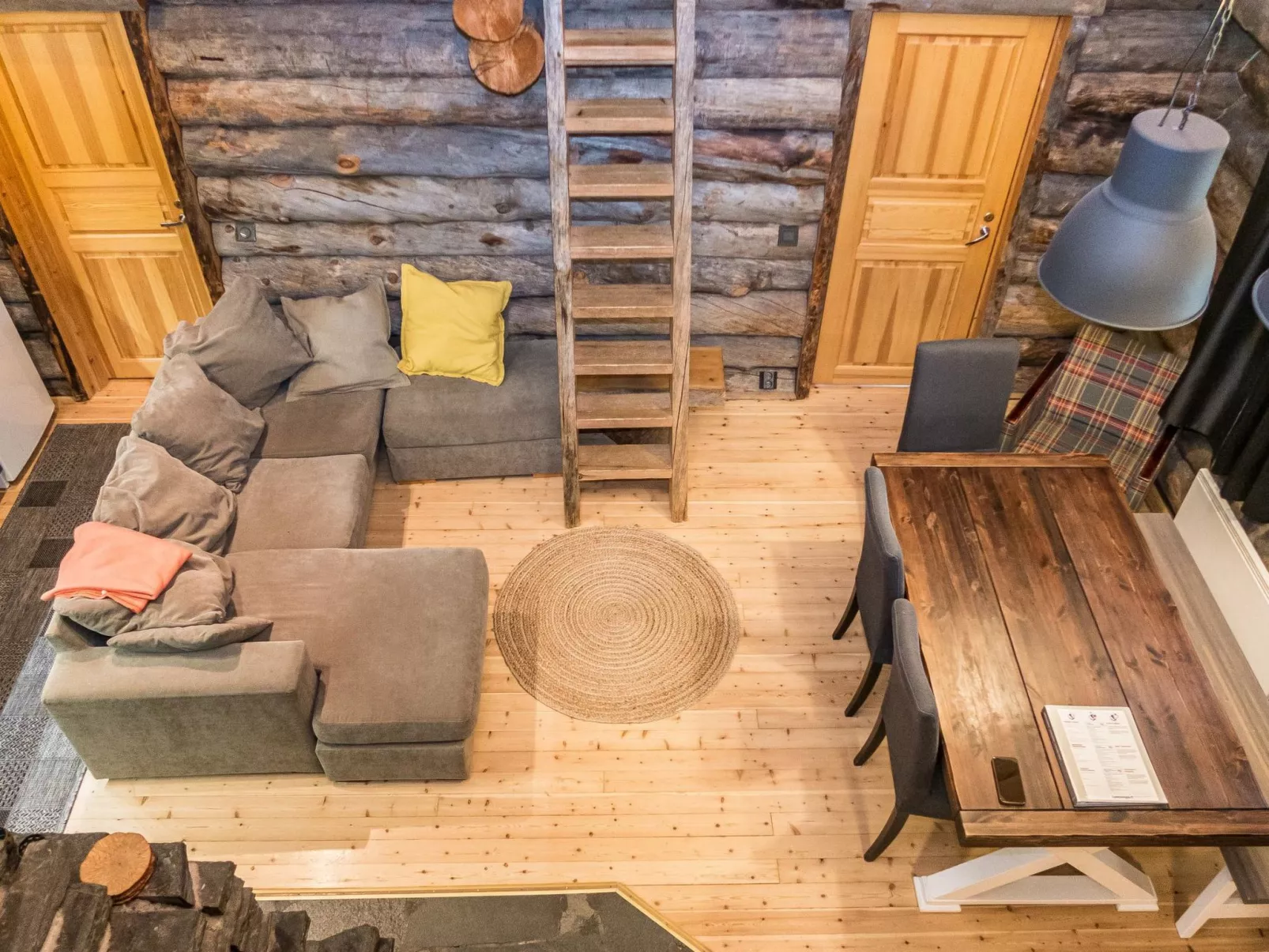 Seitsemän savua 6-Dedans