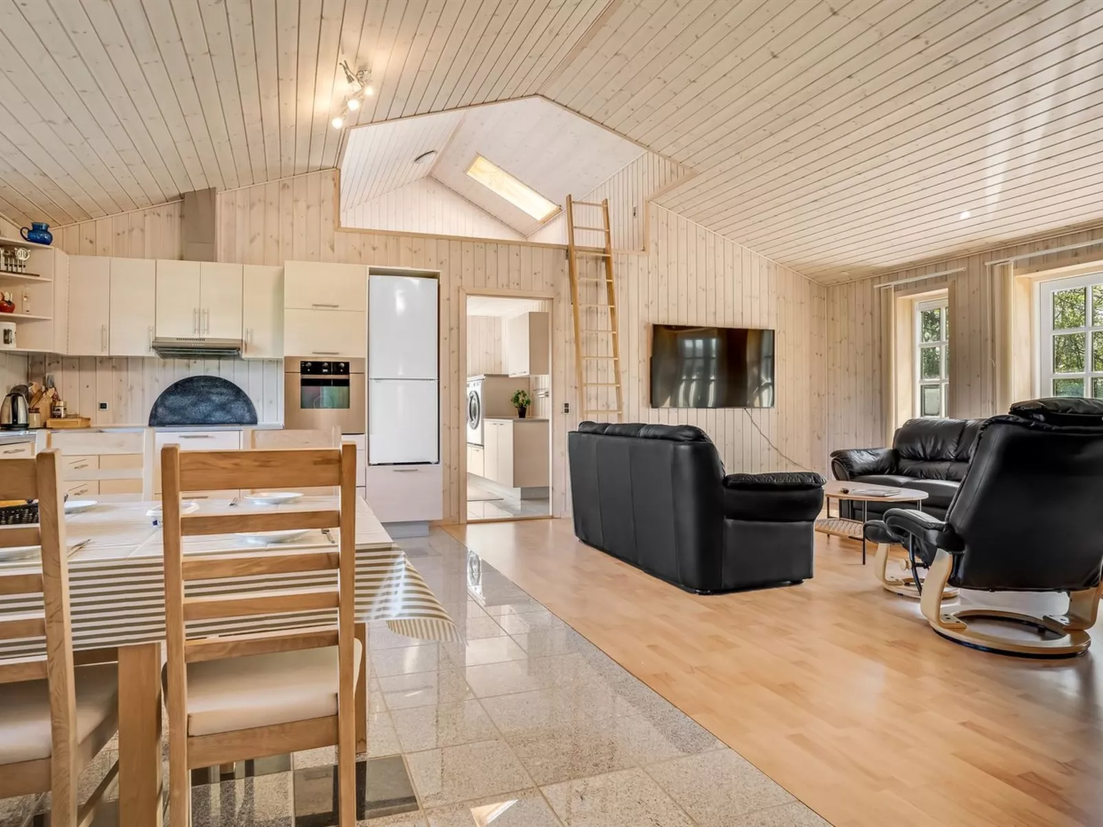 "Elsabet" - 600m to the fjord-Inside