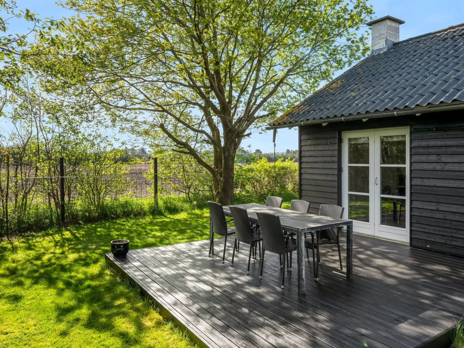 "Fido" - 500m to the fjord-Outside