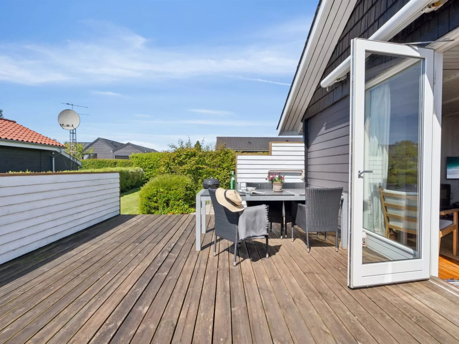 "Hira" - 200m from the sea-Outside