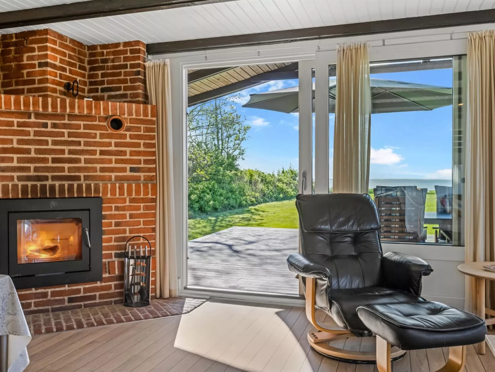 "Ørn" - 5m from the sea-Inside