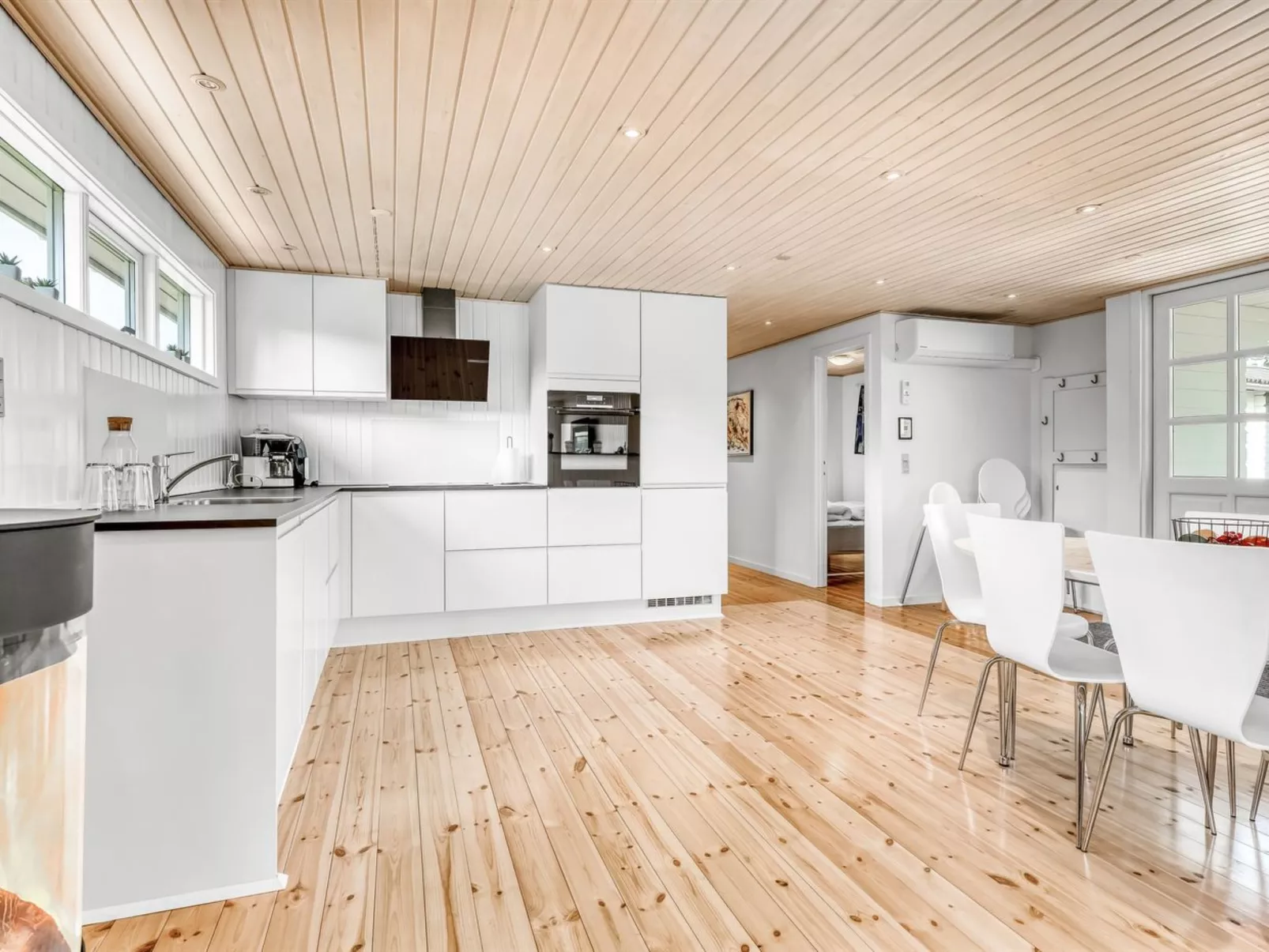 "Rathi" -  from the sea-Drinnen