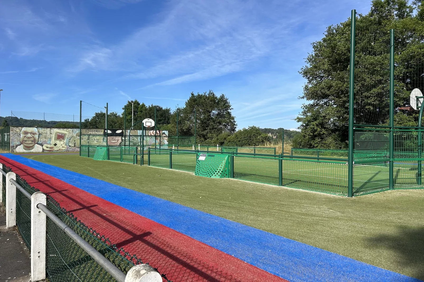 Sur la Cave-Parkeinrichtungen