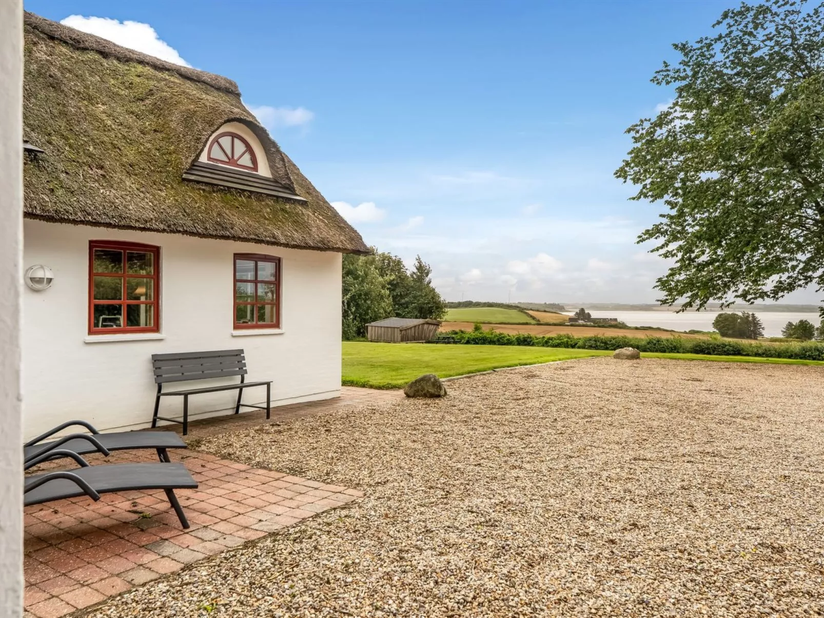 "Åsta" - 400m to the fjord-Outside