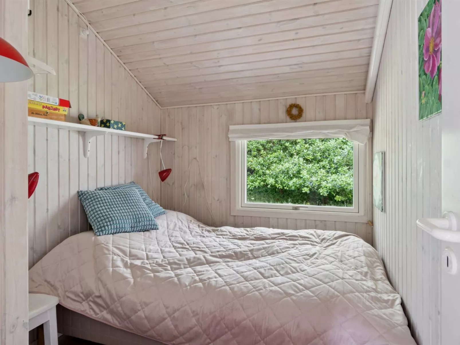 "Tekla" -  from the sea-Drinnen