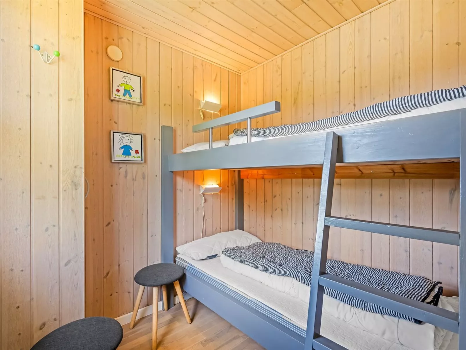 "Mina" - 600m to the fjord-Drinnen