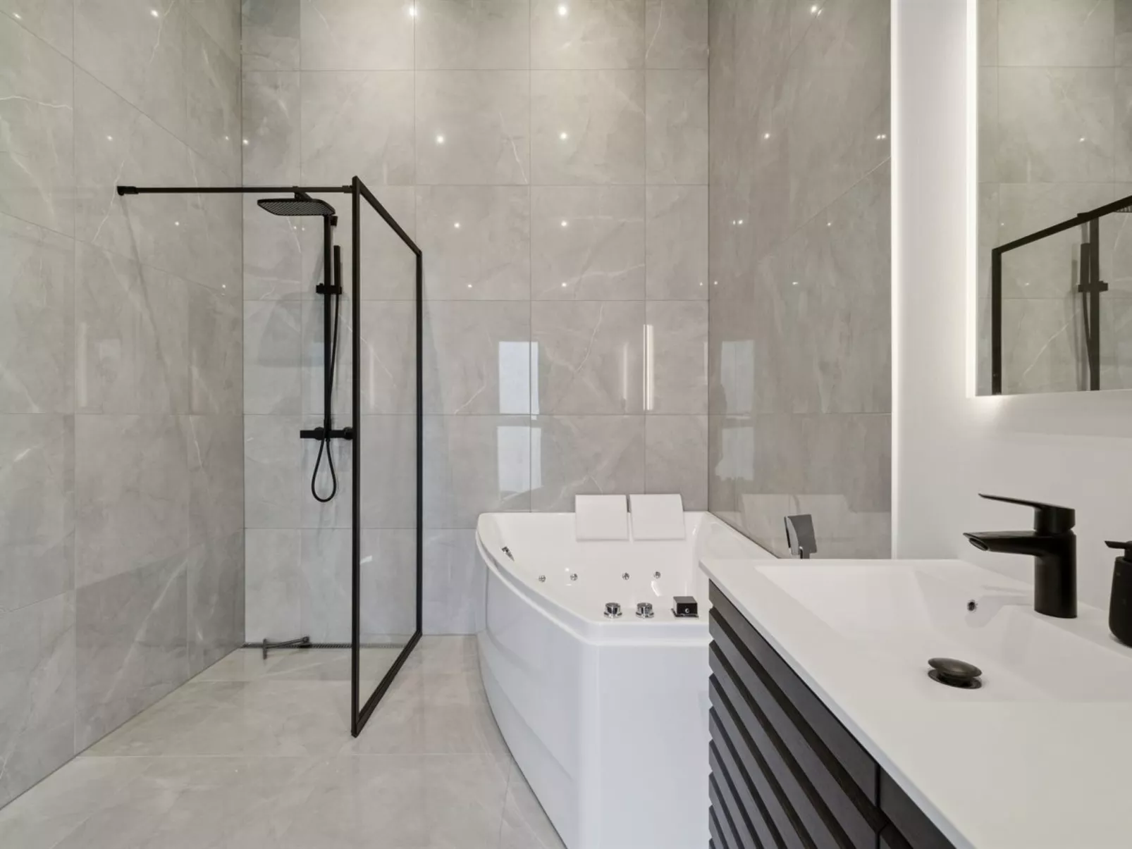 "Tove" - 350m from the sea-Drinnen