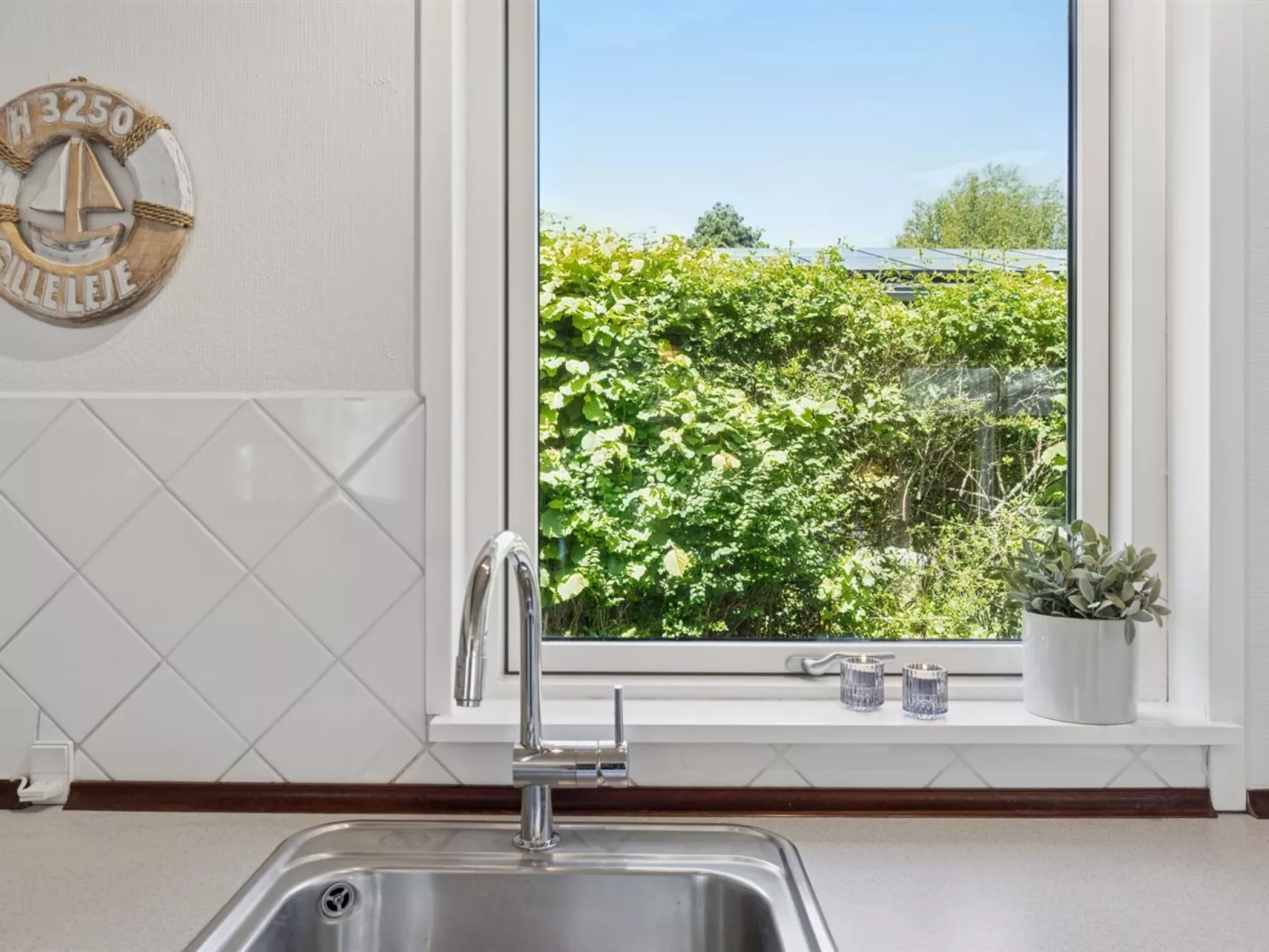 "Annabeth" - 850m from the sea-Inside