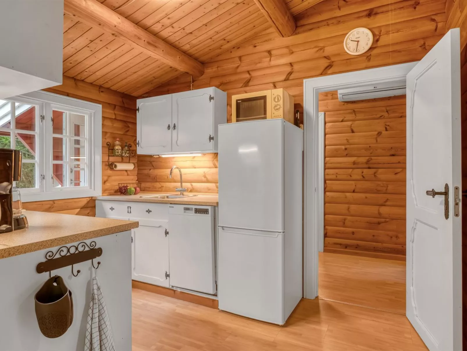 "Thermet" - 1.6km from the sea-Inside