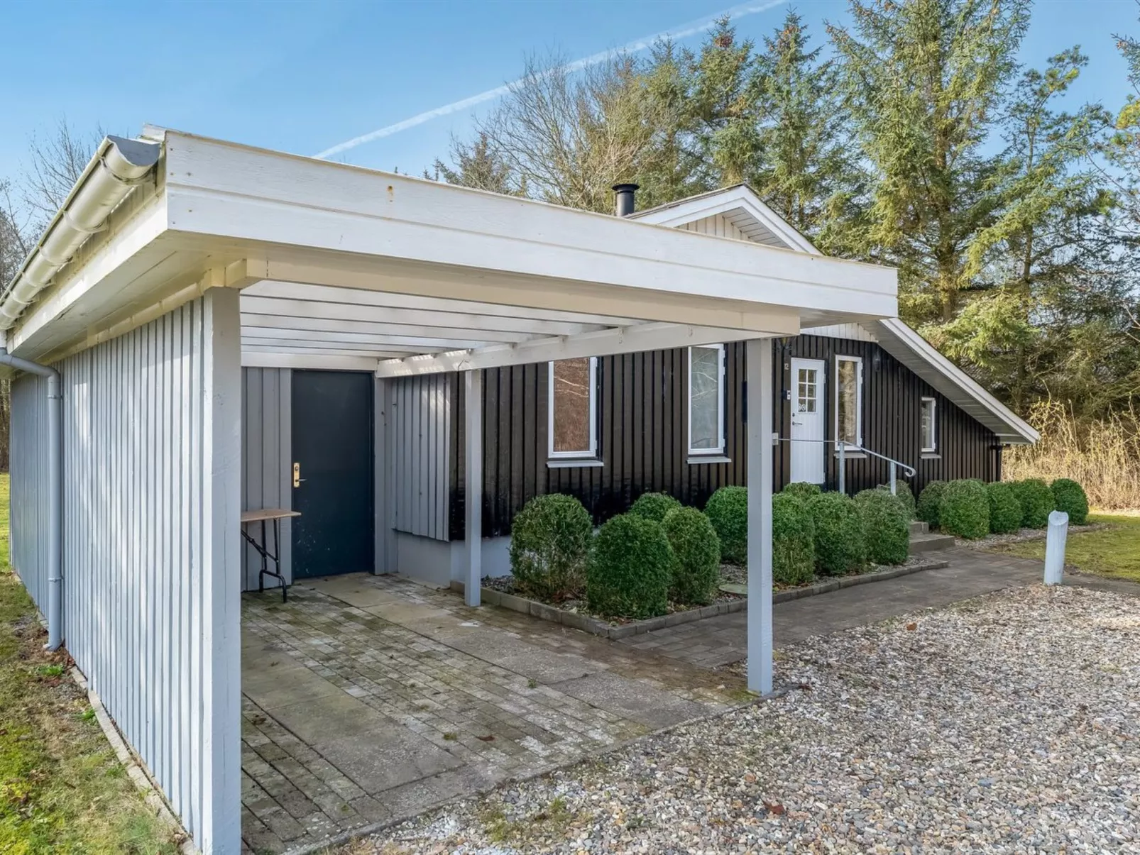 "Iris" - 200m to the fjord-Outside