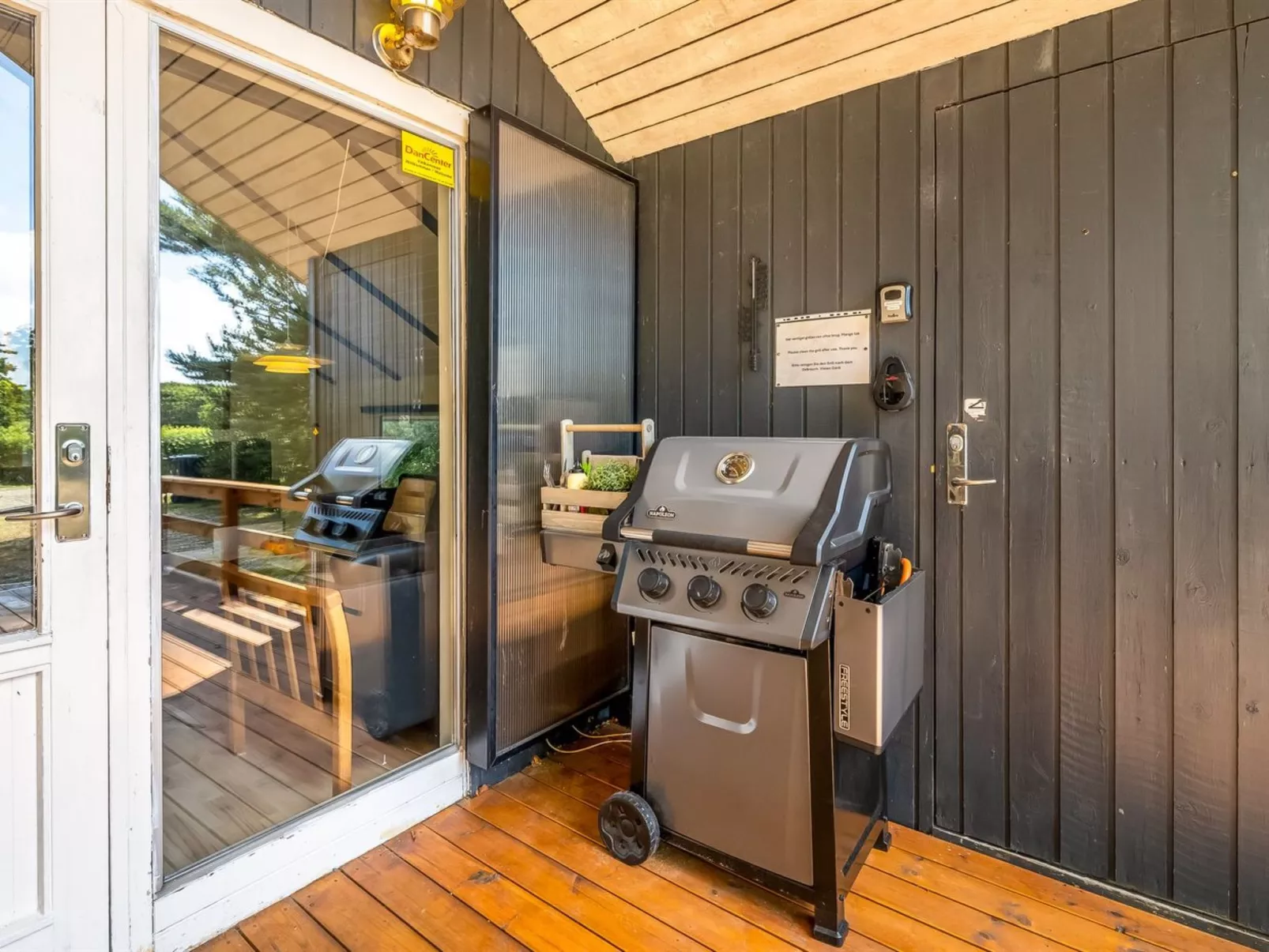 "Yarla" - 500m to the fjord-Outside