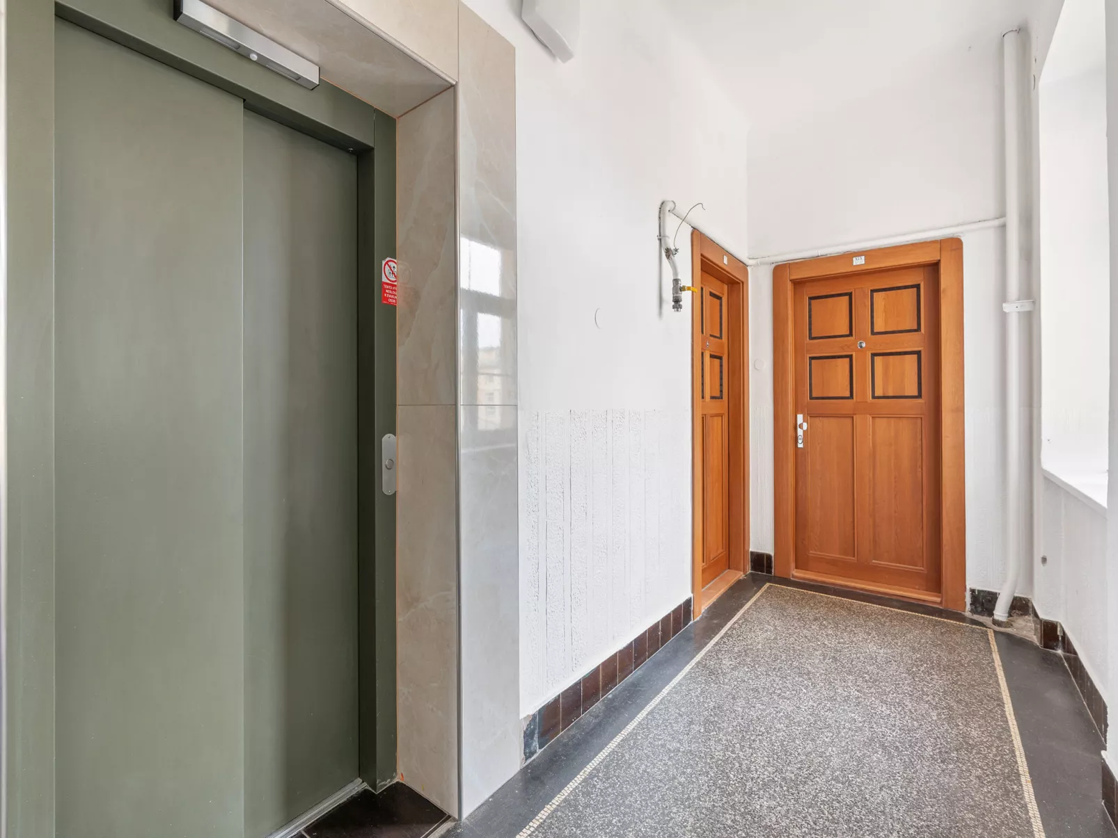 Art District Nook-Inside