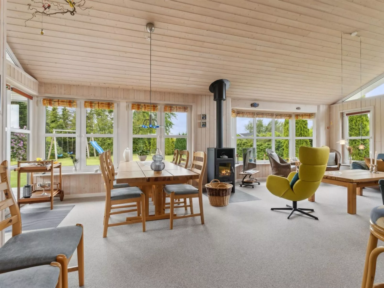 "Henne" -  from the sea-Drinnen