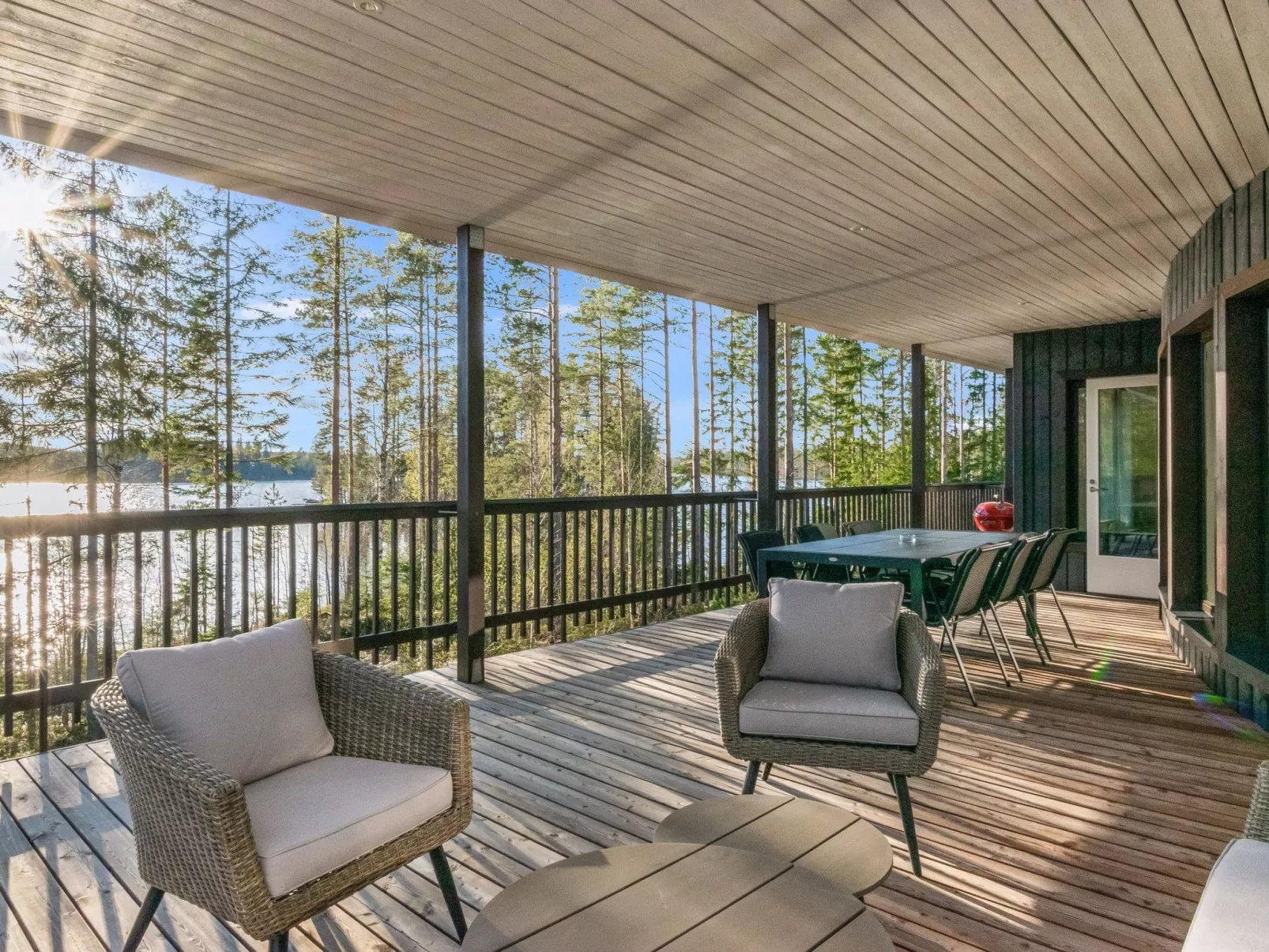 Järven idylli-Inside