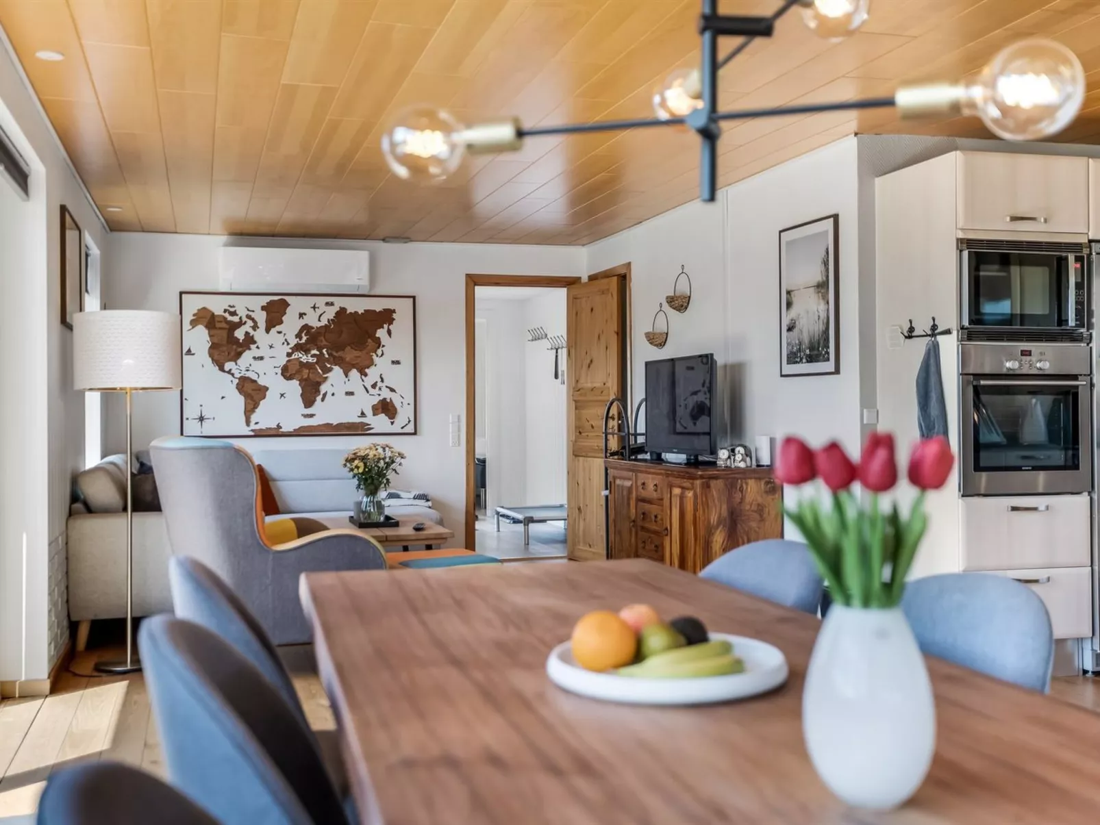 "Tecumseh" - 300m from the sea-Drinnen